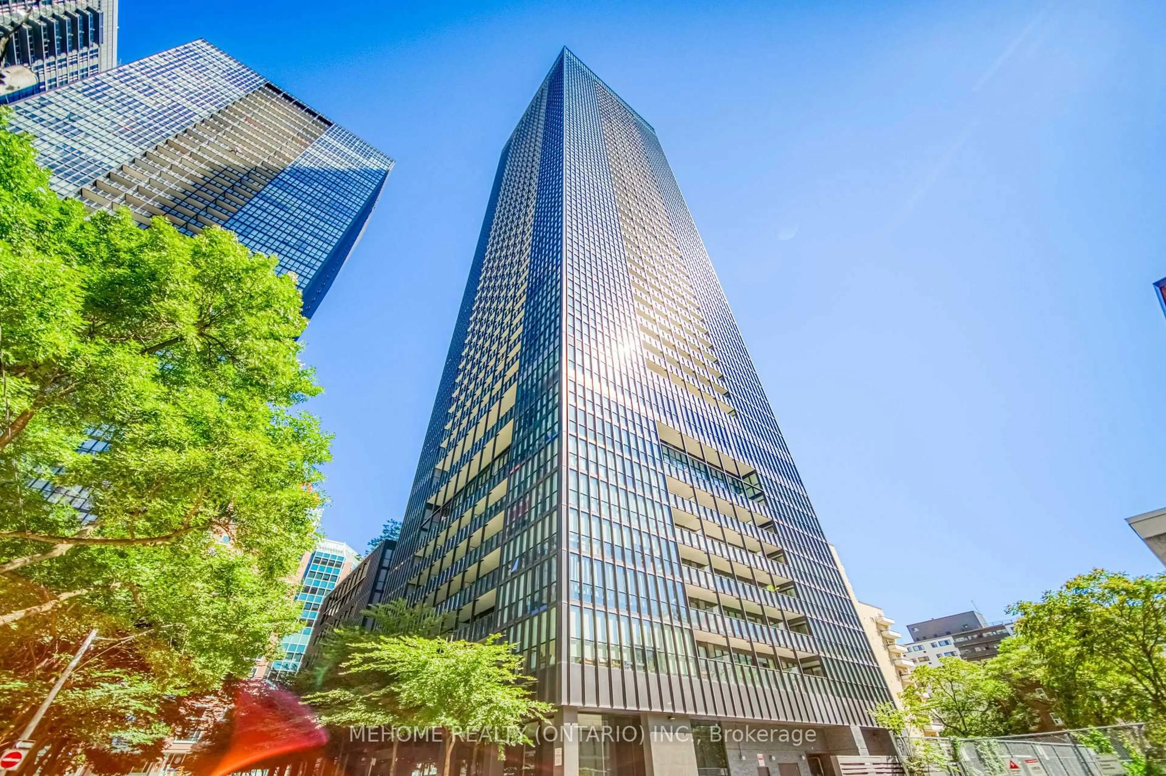 Indoor foyer for 101 Charles St #1103, Toronto Ontario M4Y 1V2