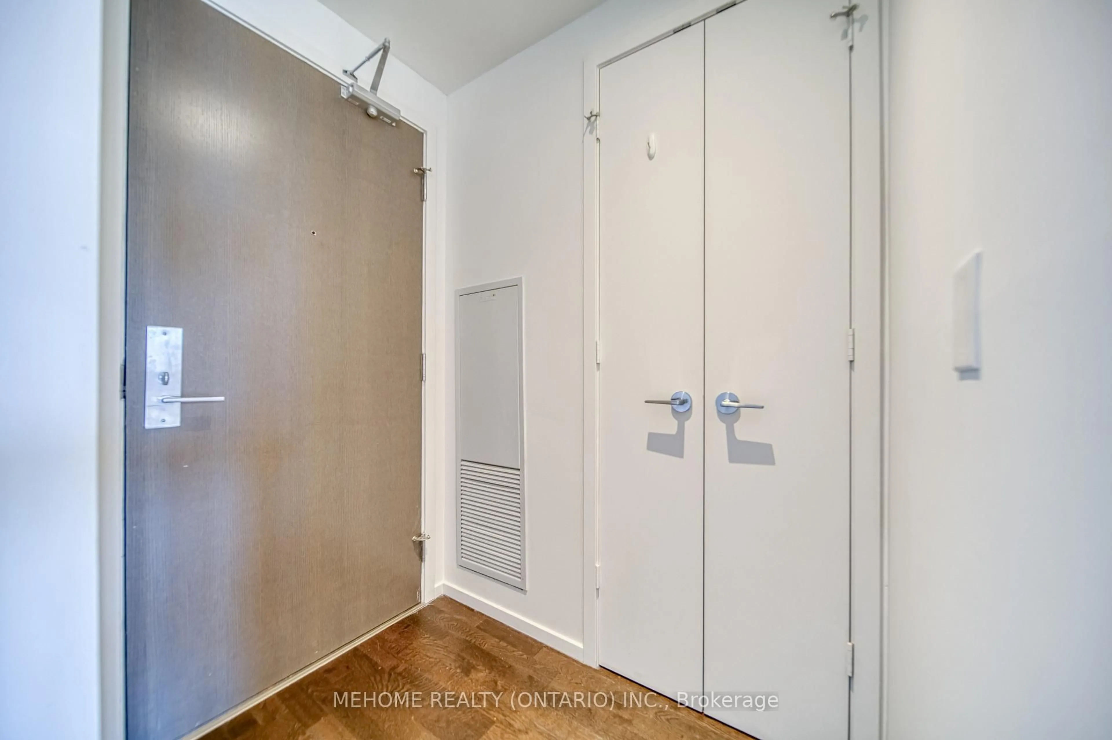 Indoor entryway for 101 Charles St #1103, Toronto Ontario M4Y 1V2