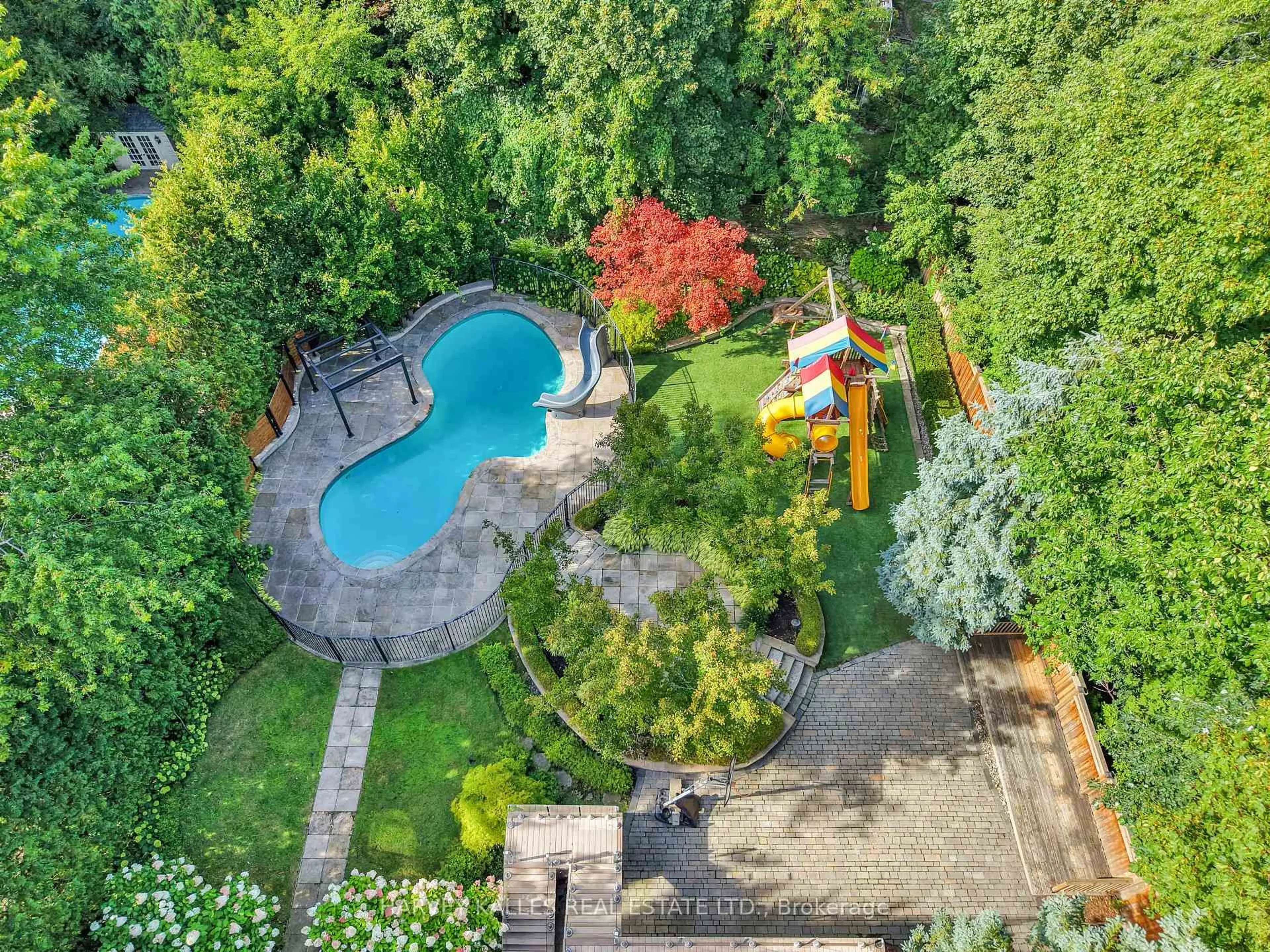A pic from outside/outdoor area/front of a property/back of a property/a pic from drone, water/lake/river/ocean view for 113 Coldstream Ave, Toronto Ontario M5N 1X7