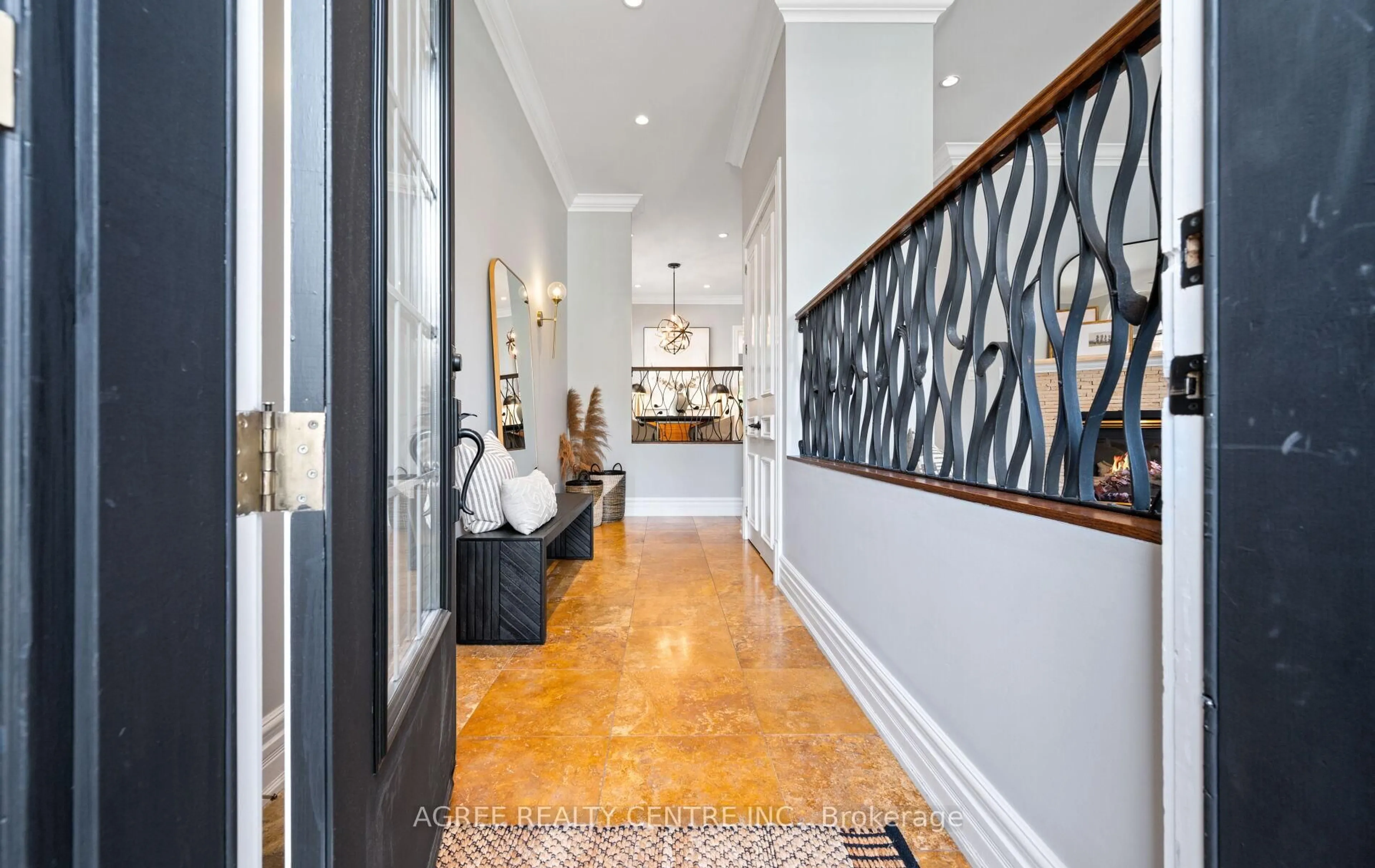 Indoor entryway for 179 Glengarry Ave, Toronto Ontario M5M 1E1