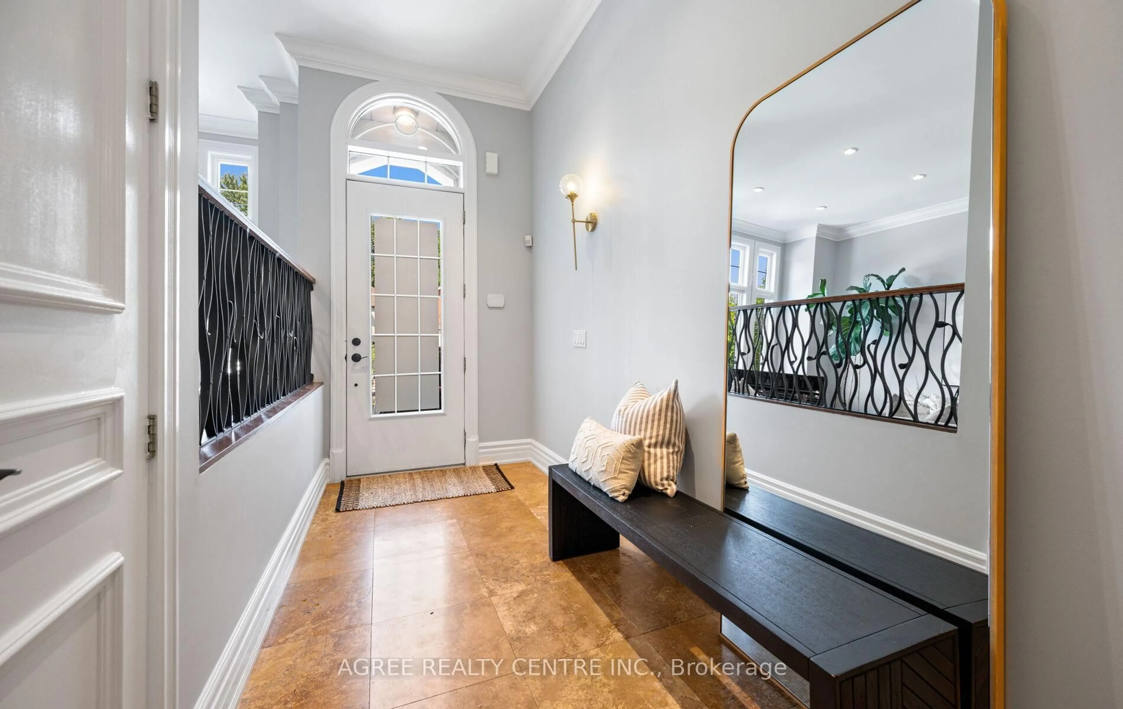 Indoor entryway for 179 Glengarry Ave, Toronto Ontario M5M 1E1