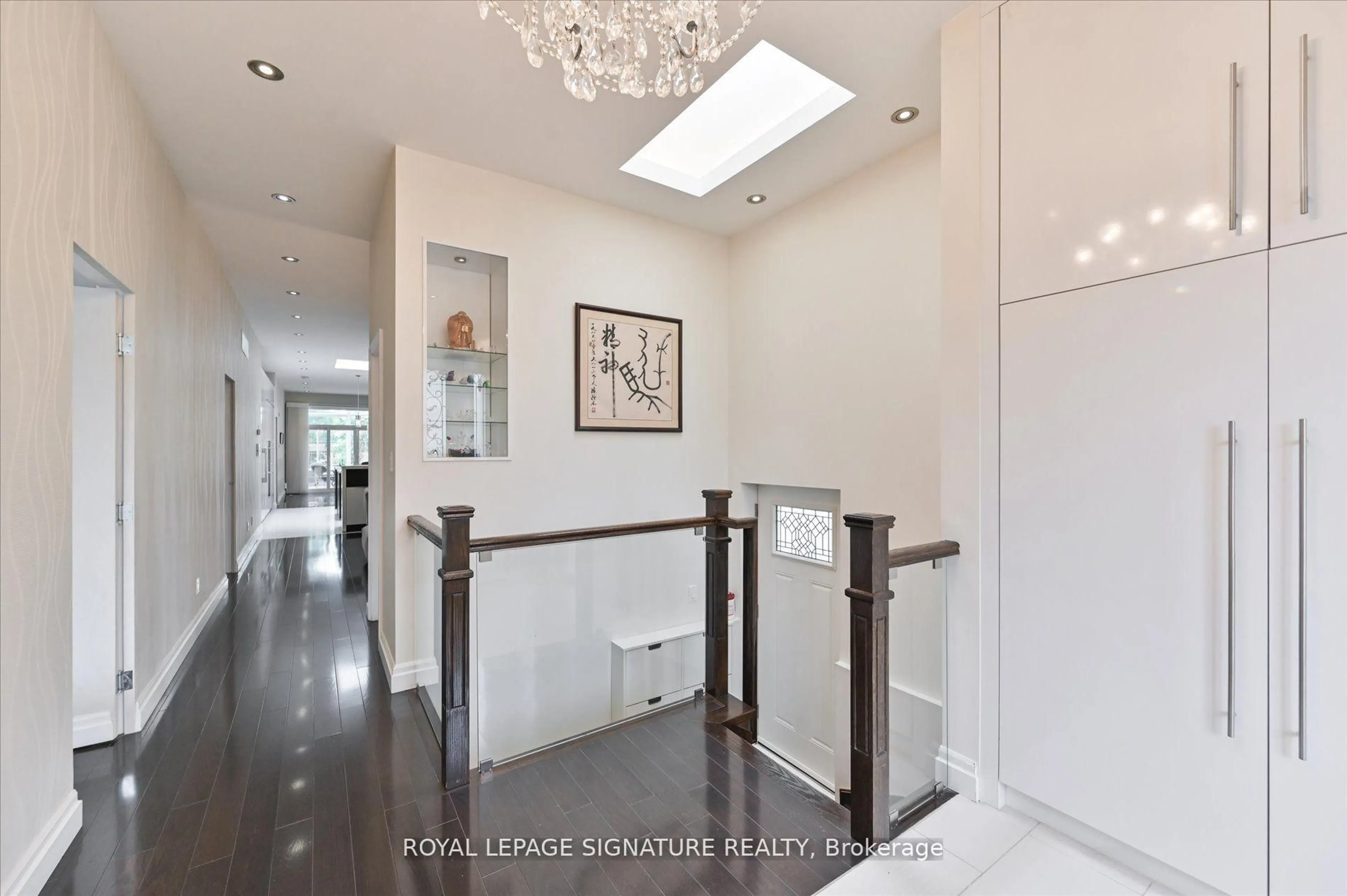 Indoor entryway for 242 Olive Ave, Toronto Ontario M2N 4P6