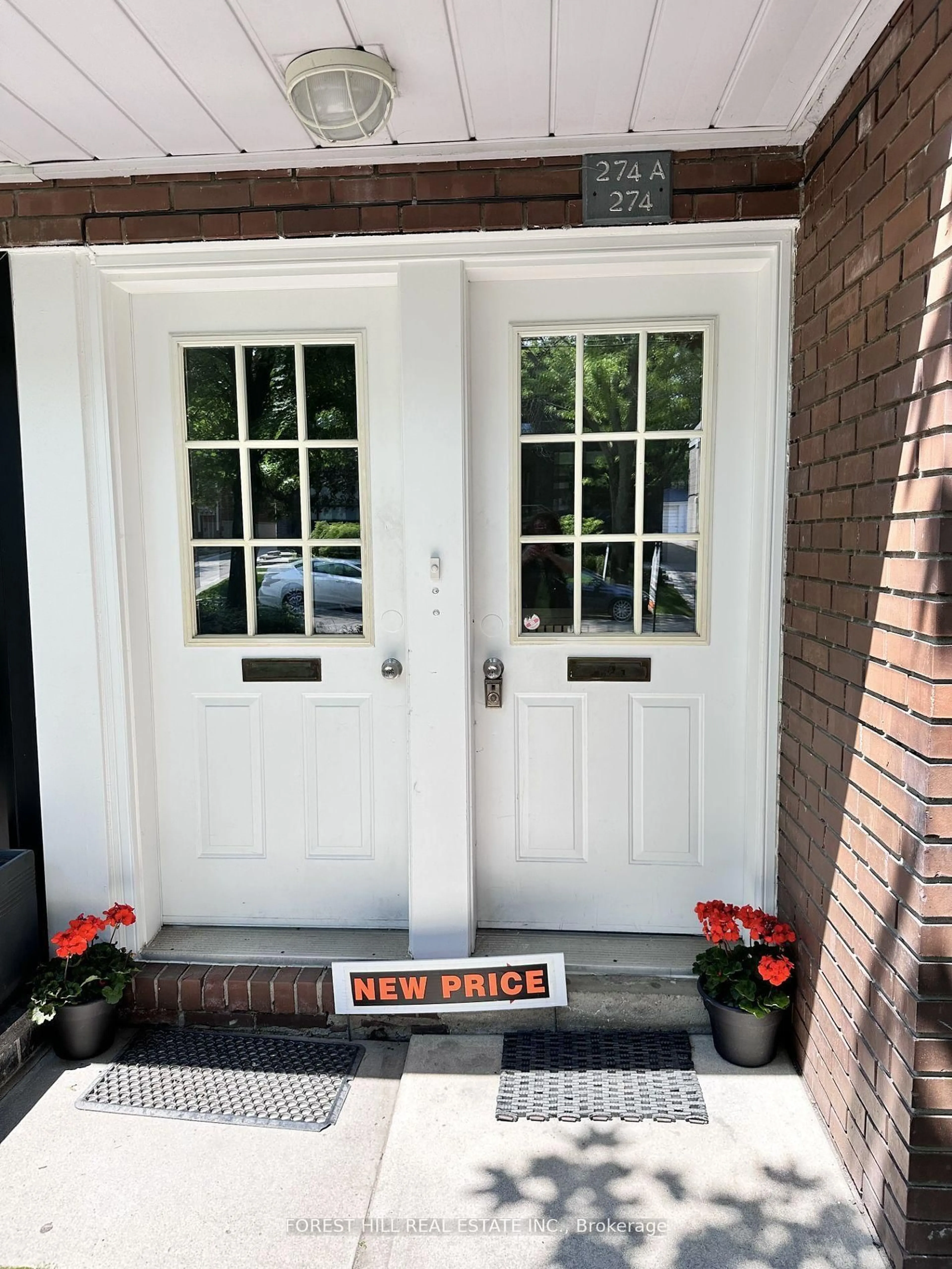 Indoor entryway for 274 Glenforest Rd, Toronto Ontario M4N 2A4