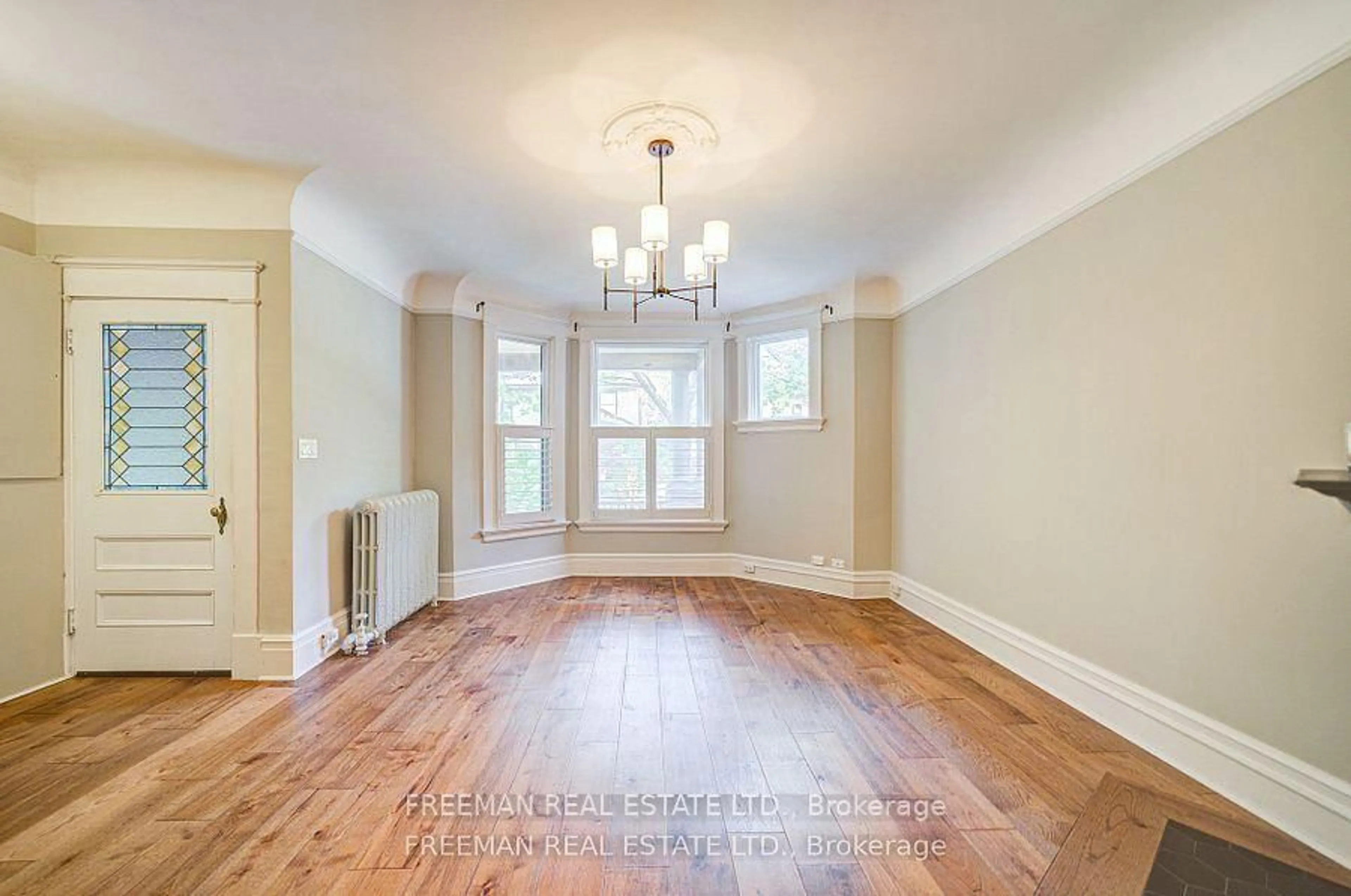 A pic of a room for 555 Markham St, Toronto Ontario M6G 2L6