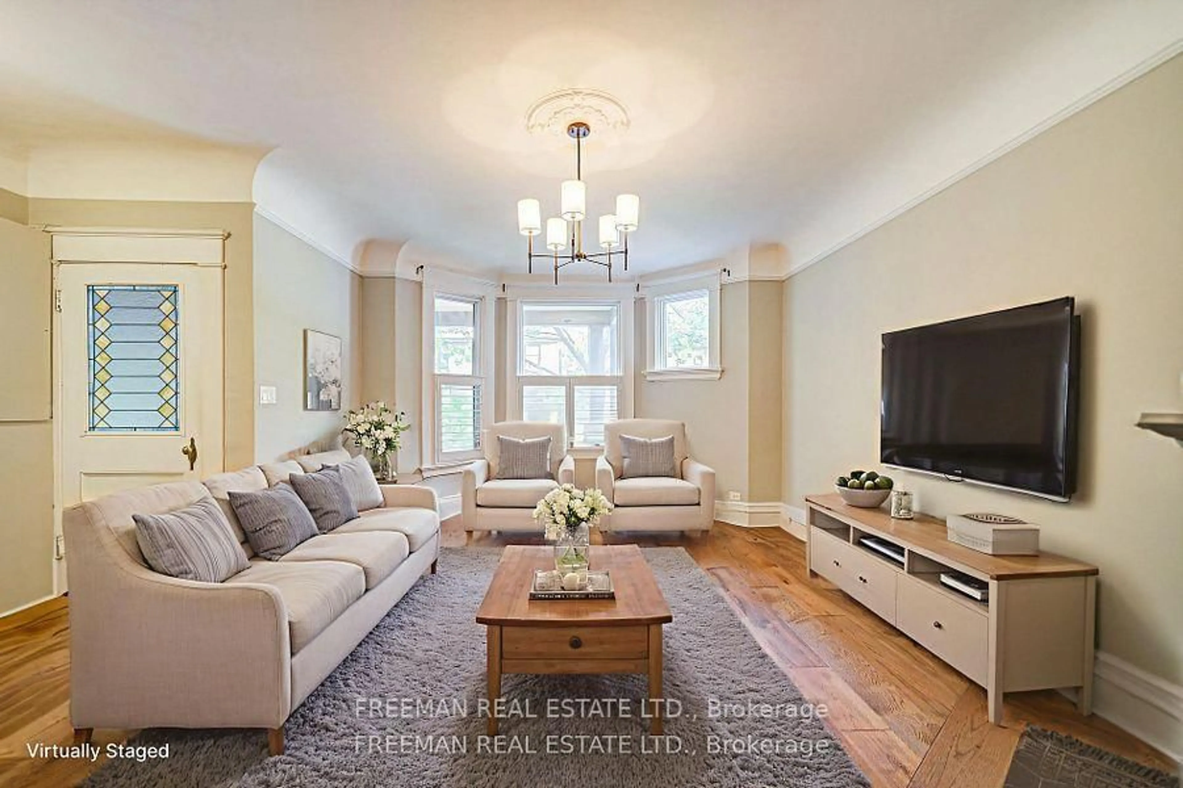 Living room with furniture, unknown for 555 Markham St, Toronto Ontario M6G 2L6