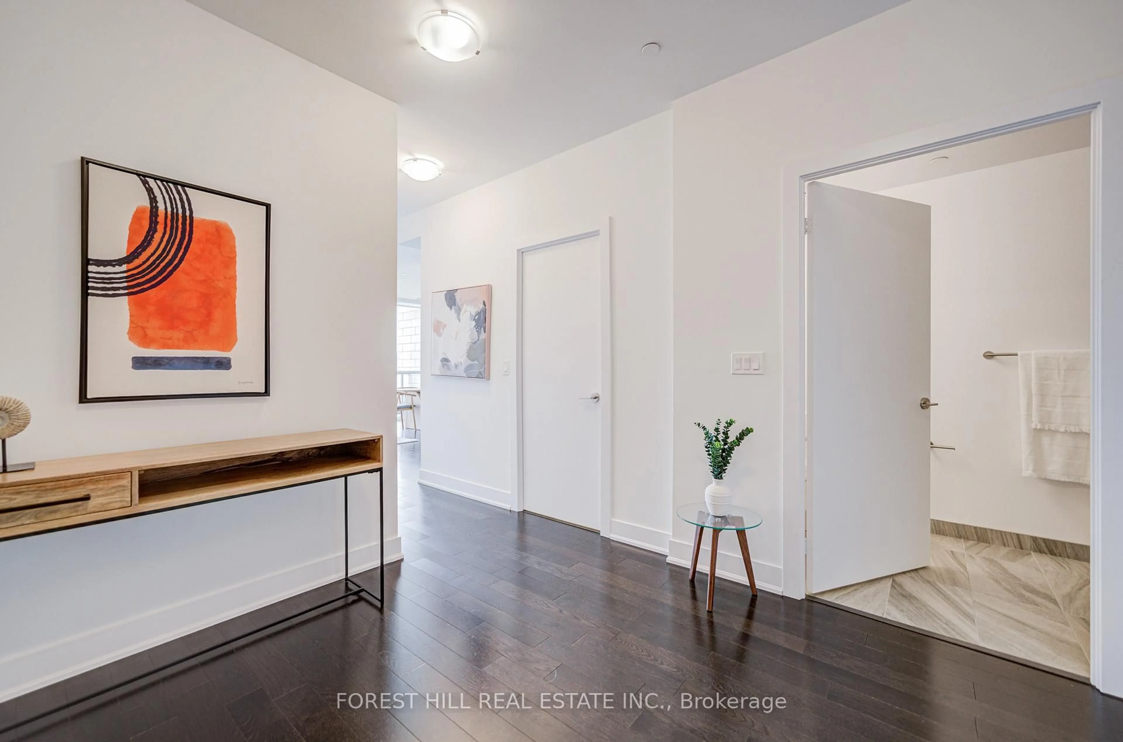 Indoor entryway for 181 Bedford Rd #409, Toronto Ontario M5R 0C2