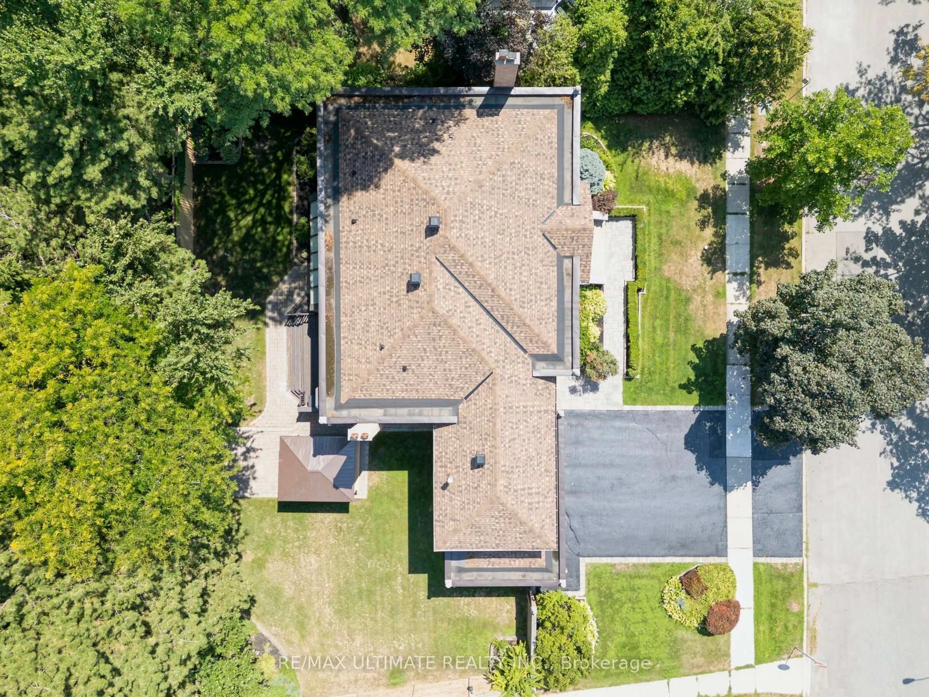 A pic from outside/outdoor area/front of a property/back of a property/a pic from drone, street for 1 Versailles Crt, Toronto Ontario M3B 2A8