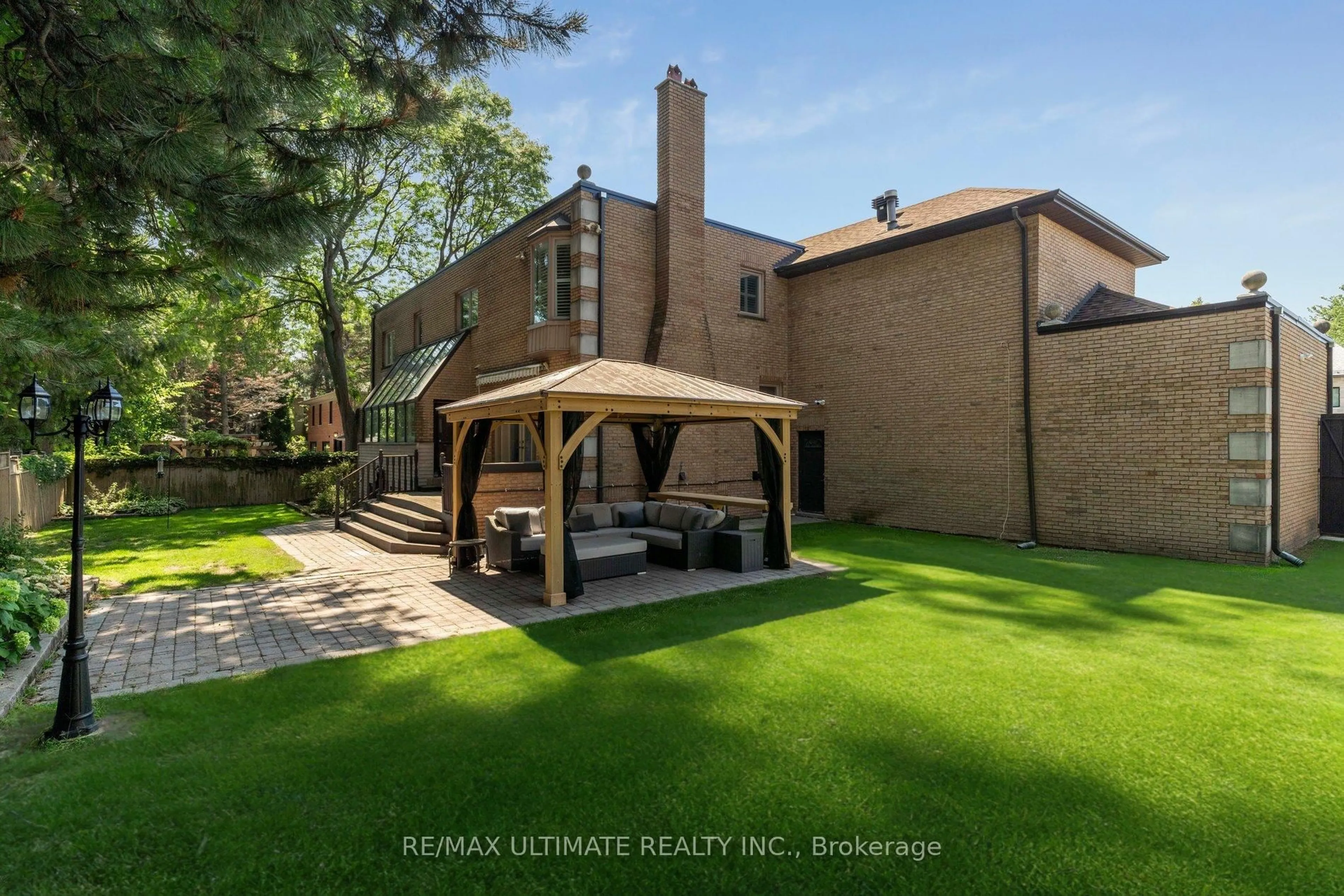 Patio, unknown for 1 Versailles Crt, Toronto Ontario M3B 2A8