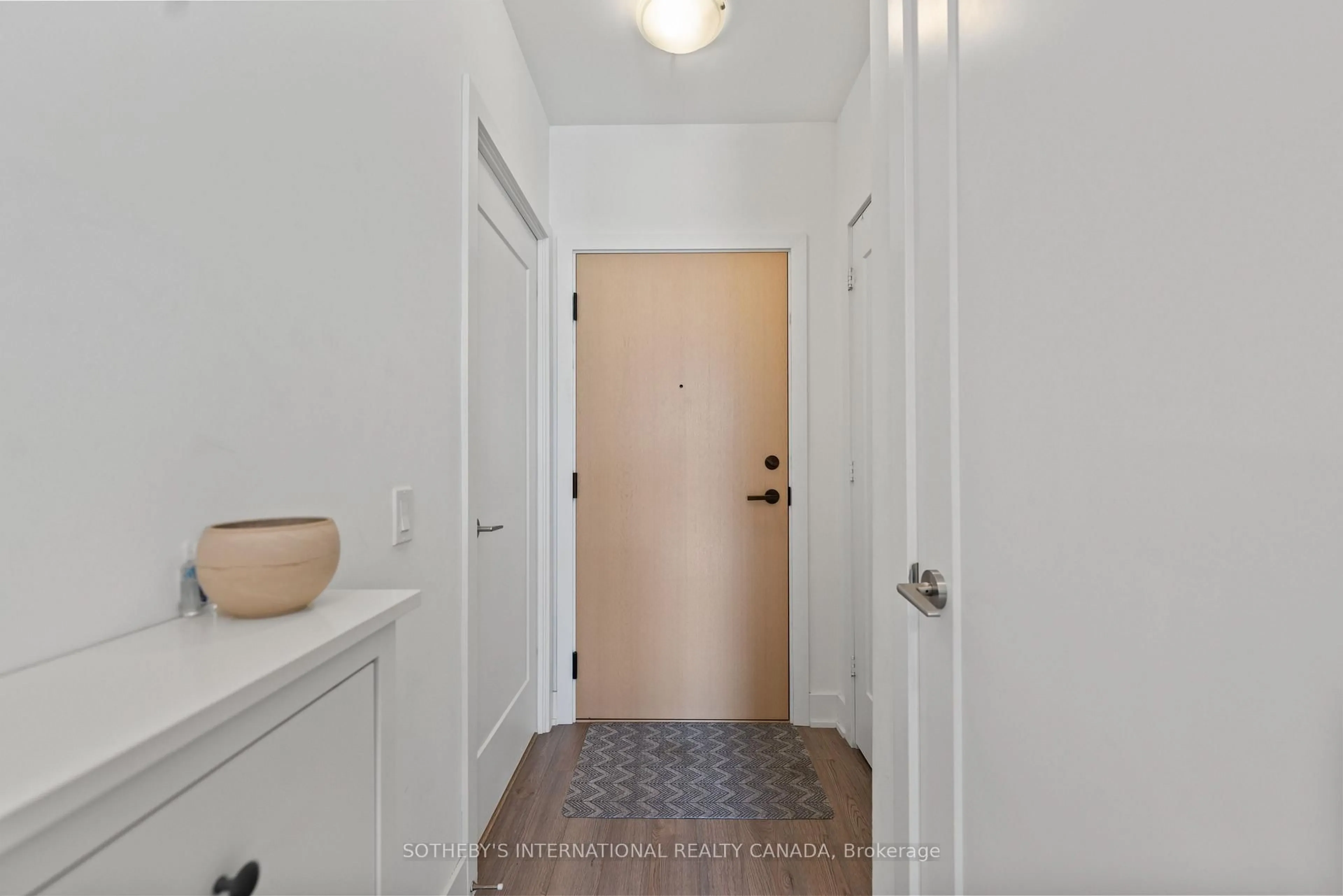 Indoor entryway for 1 Belsize Dr #412, Toronto Ontario M4S 0B9
