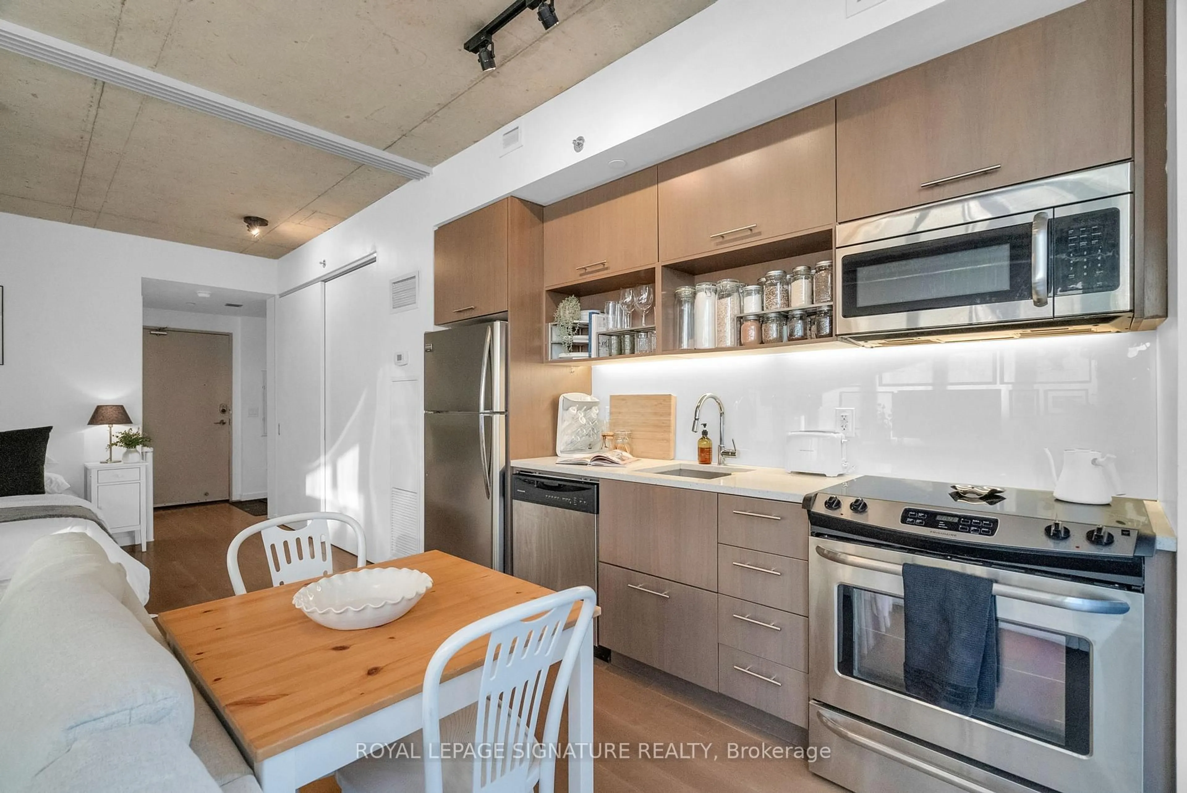 Unknown for 32 Trolley Cres #719, Toronto Ontario M5A 0E9