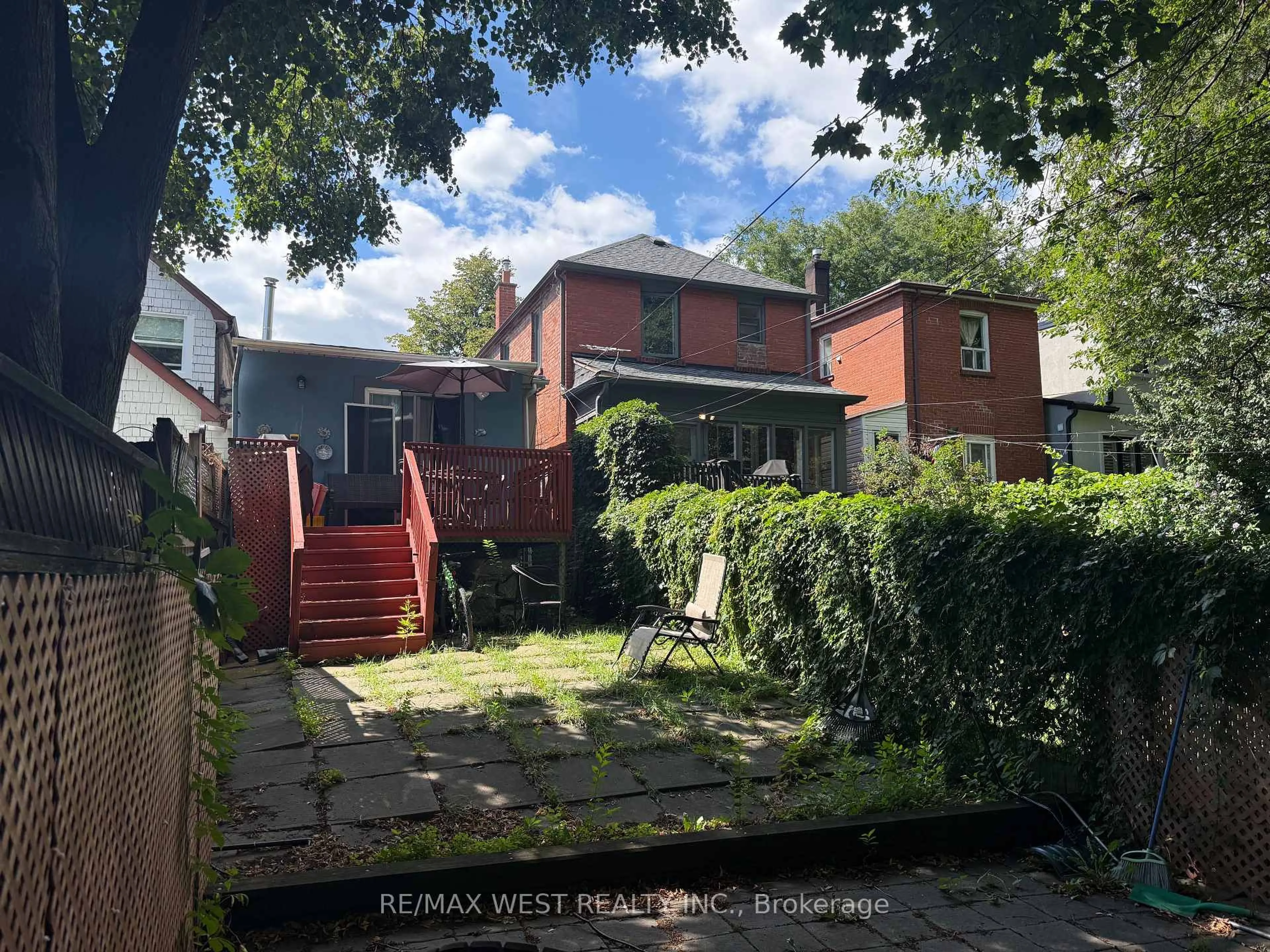 A pic from outside/outdoor area/front of a property/back of a property/a pic from drone, street for 165 Robina Ave, Toronto Ontario M6C 3Y8