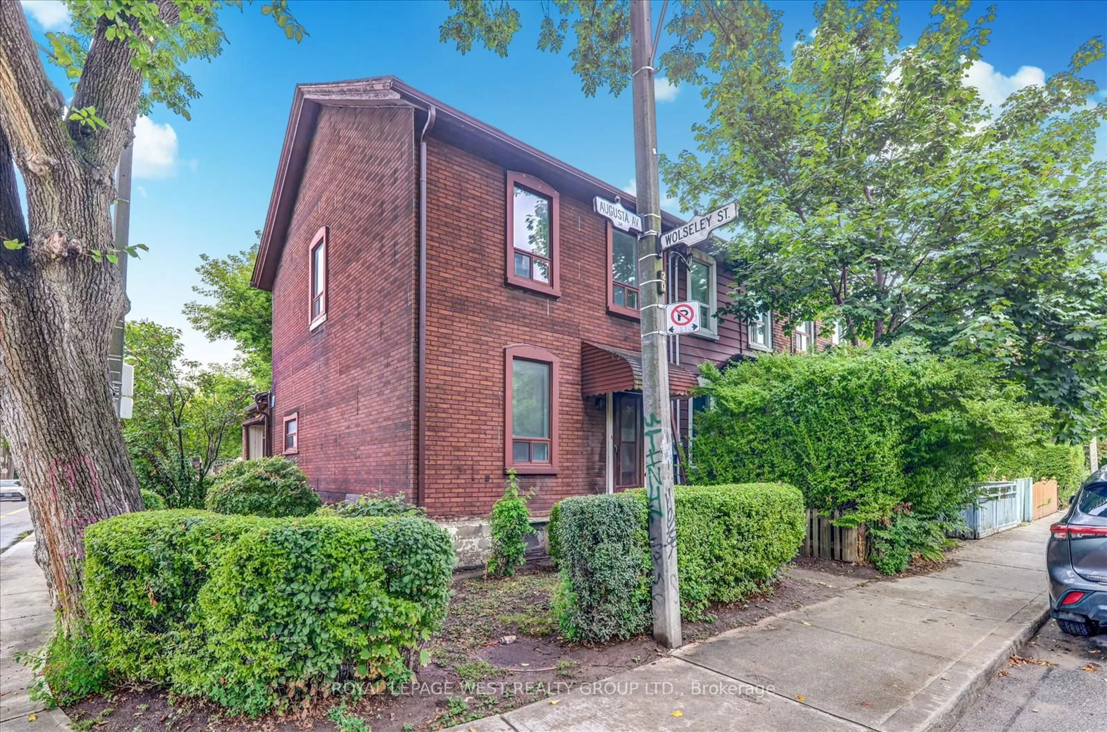 Home with brick exterior material, street for 24 Augusta Ave, Toronto Ontario M5T 2K8
