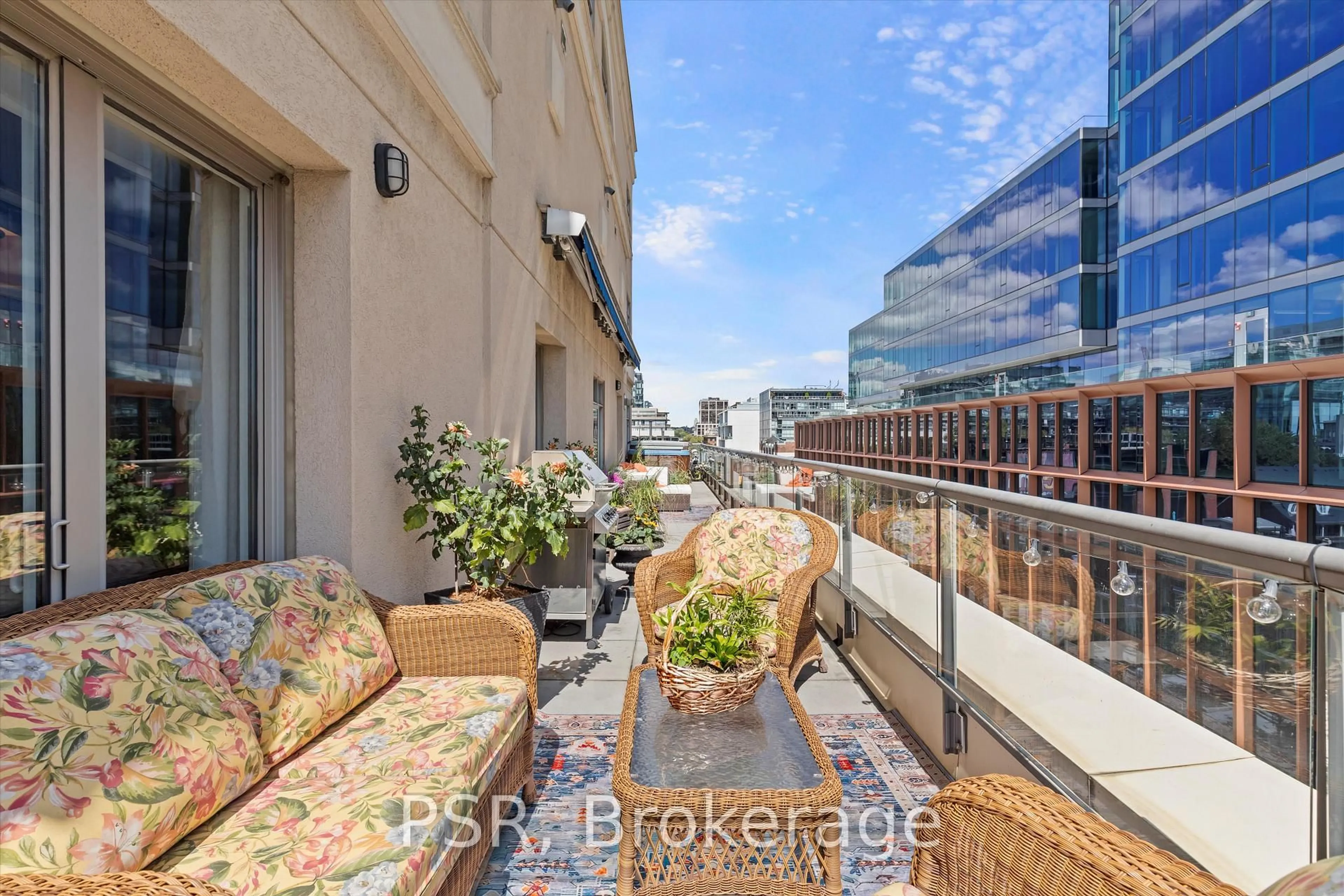 Balcony in the apartment, city buildings view from balcony for 550 Front St #620, Toronto Ontario M5V 3N5