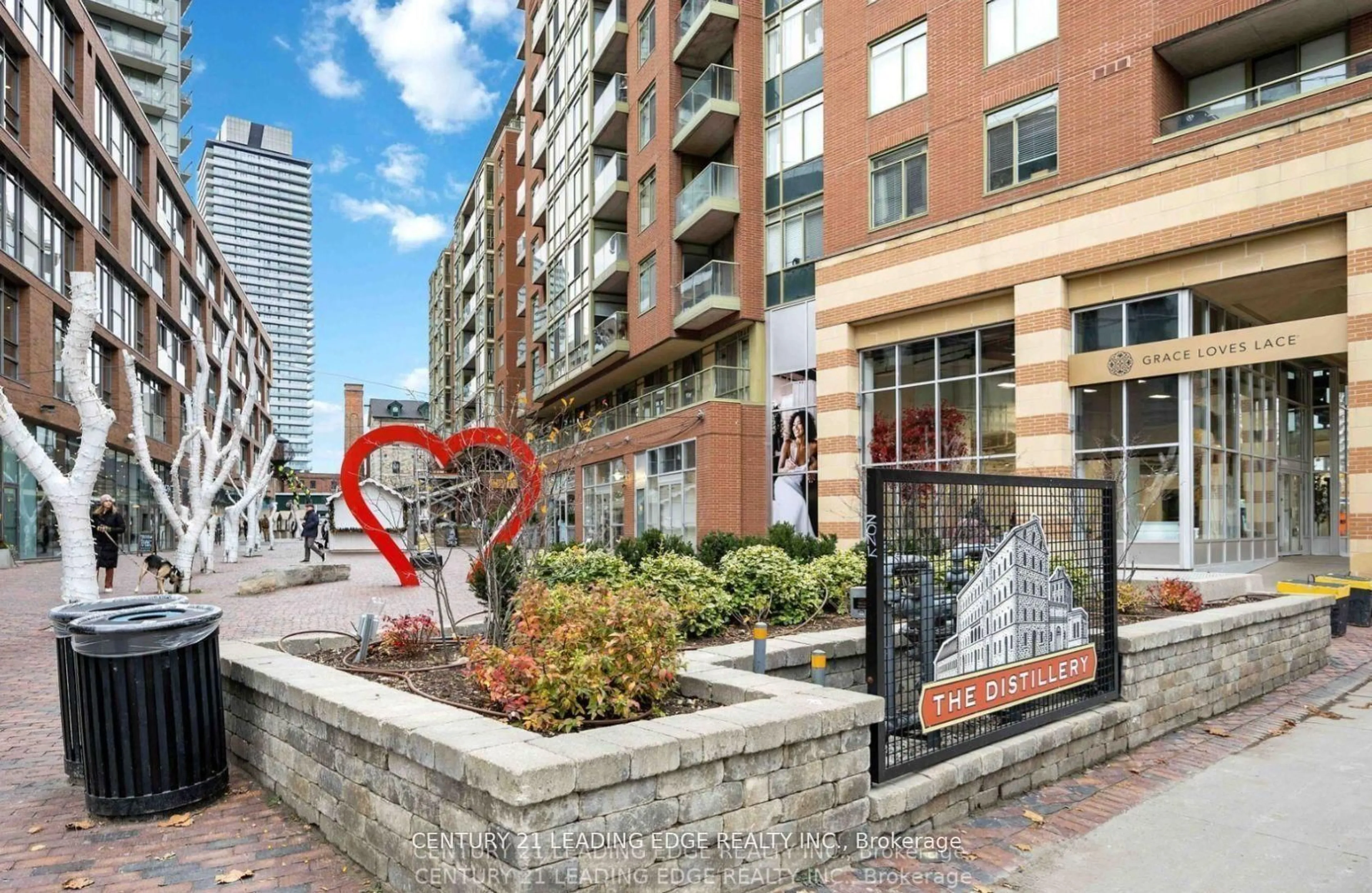 Patio, street for 33 Mill St #807, Toronto Ontario M5A 3R3