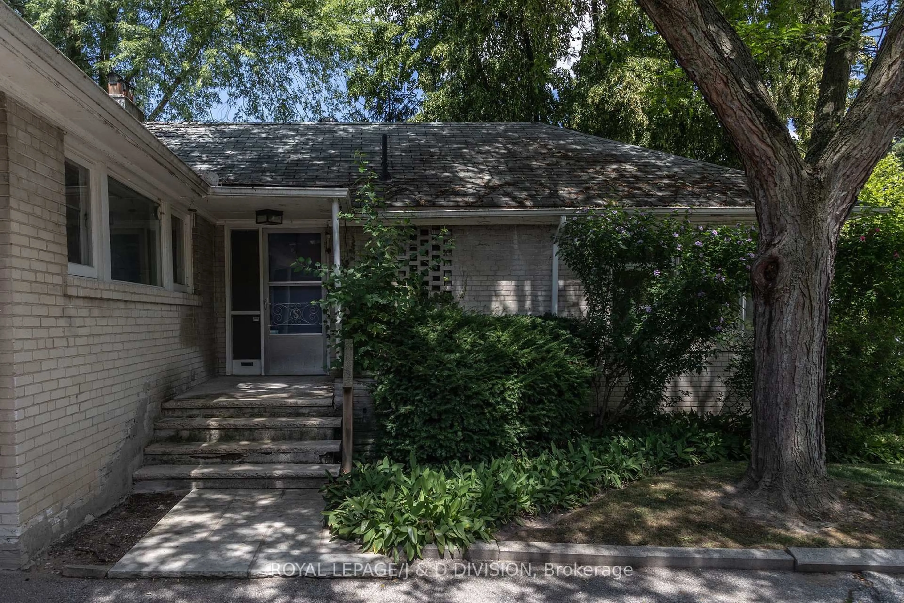 Unknown for 10 Campbell Cres, Toronto Ontario M2P 1P2