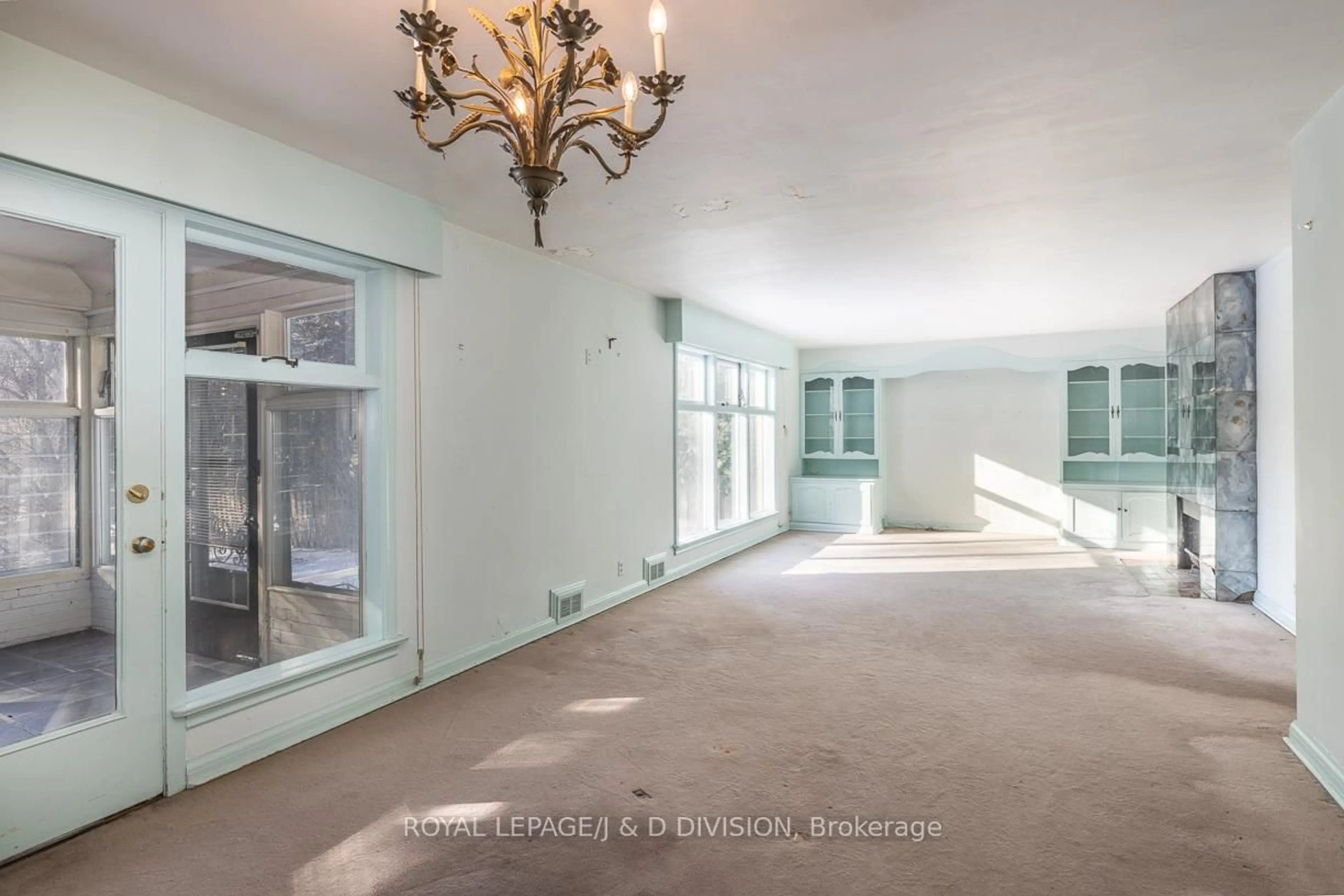 Indoor foyer for 10 Campbell Cres, Toronto Ontario M2P 1P2