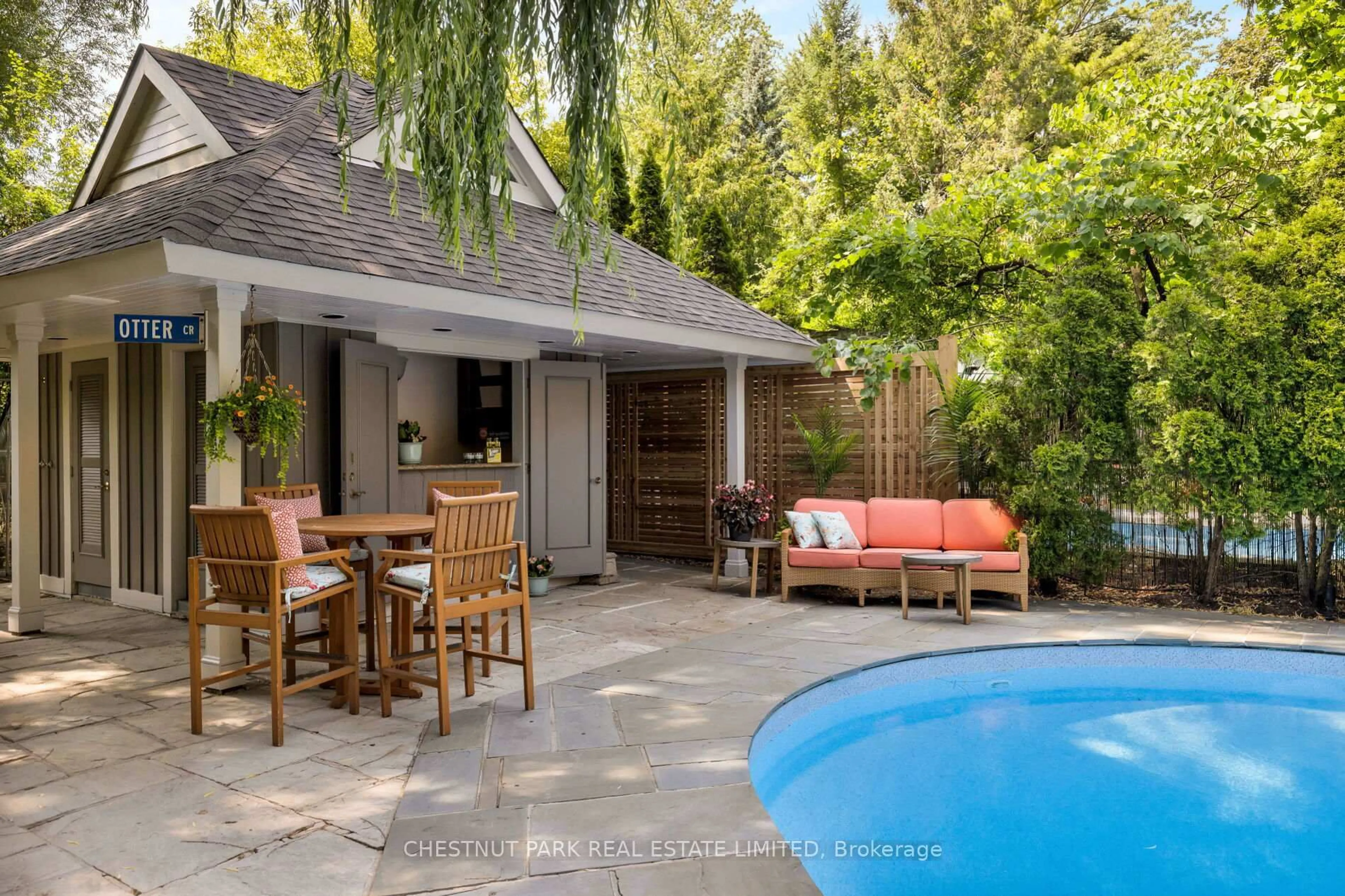 Patio, street for 69 Otter Cres, Toronto Ontario M5N 2W7