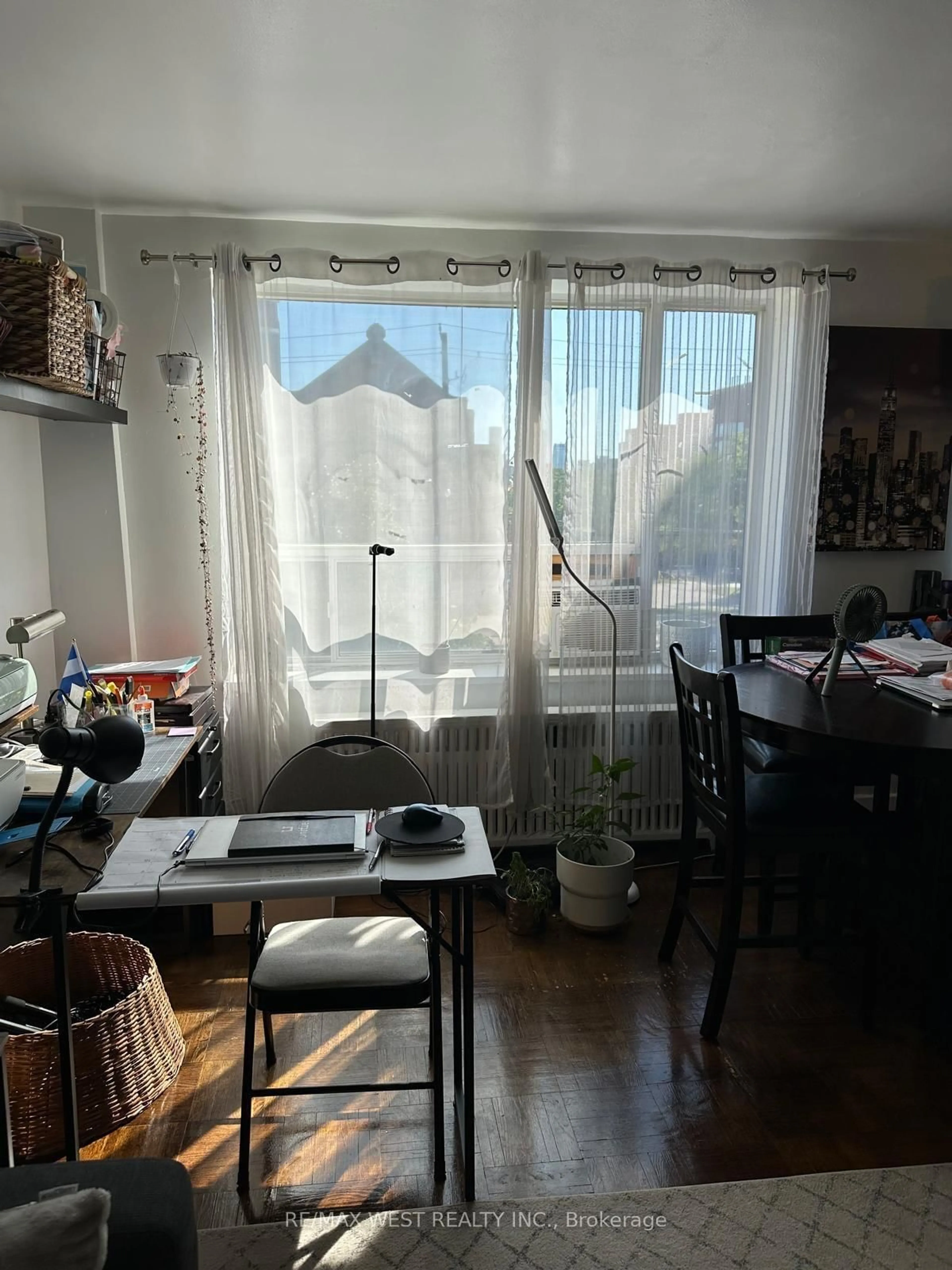 A pic of a room for 2550 Bathurst St #205, Toronto Ontario M6B 2Z2