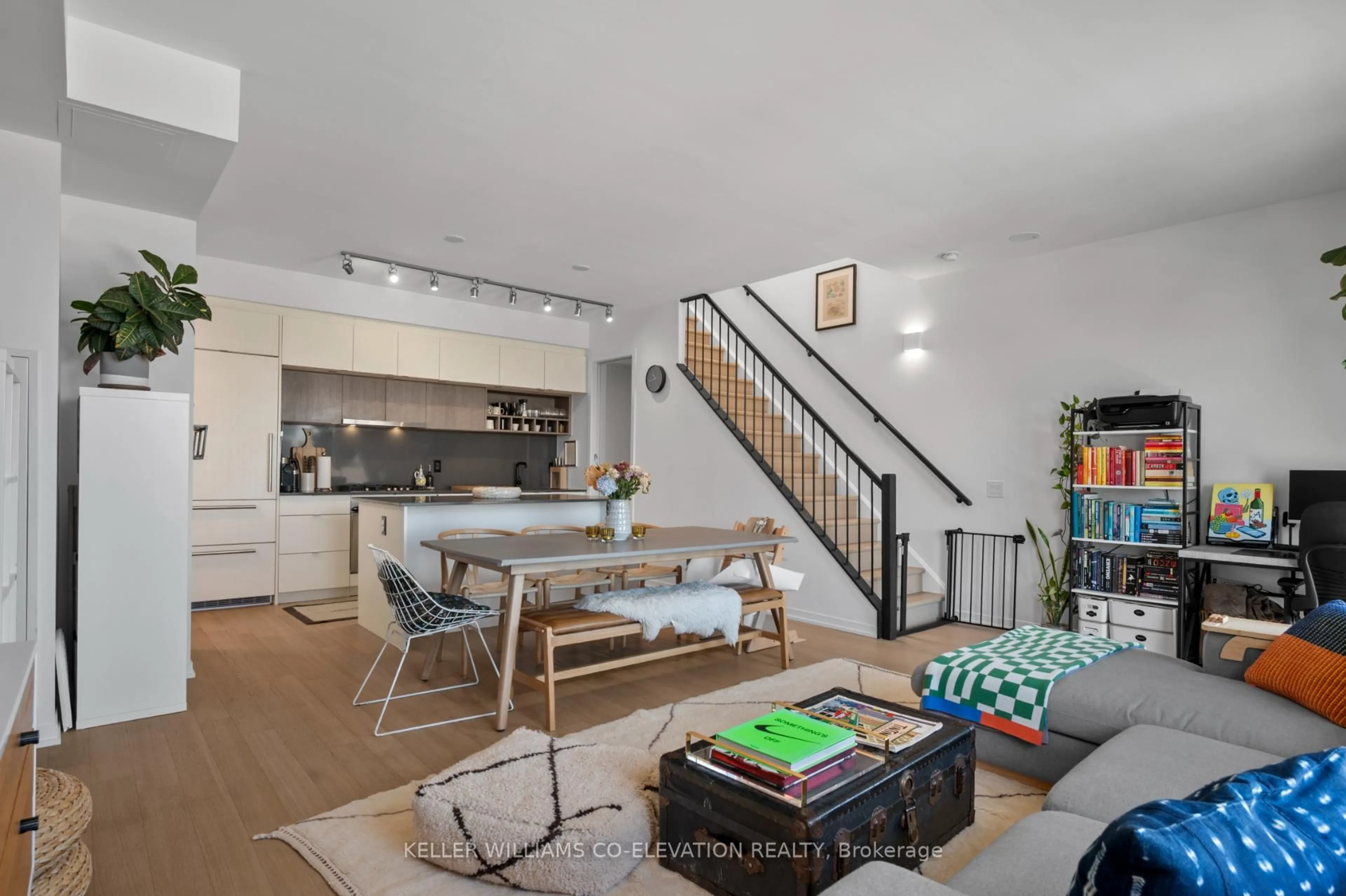 Open concept kitchen, unknown for 138 St Helens Ave #PH7, Toronto Ontario M6H 0B8
