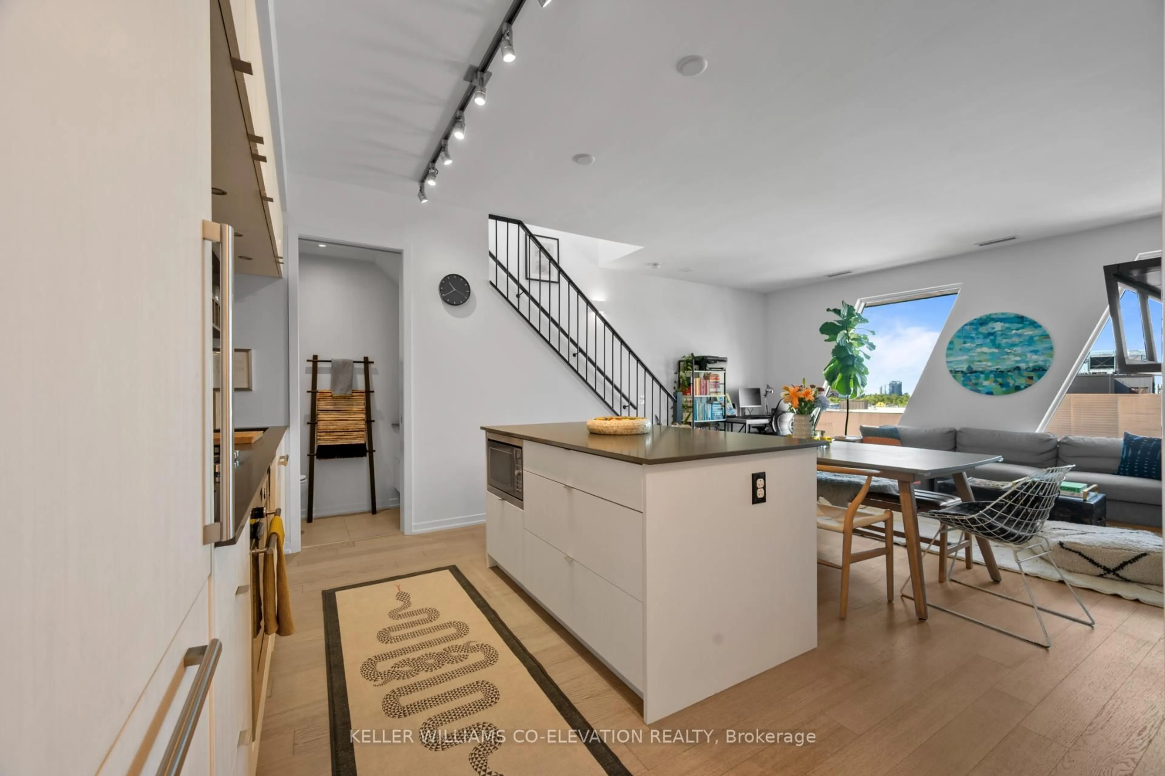Open concept kitchen, unknown for 138 St Helens Ave #PH7, Toronto Ontario M6H 0B8