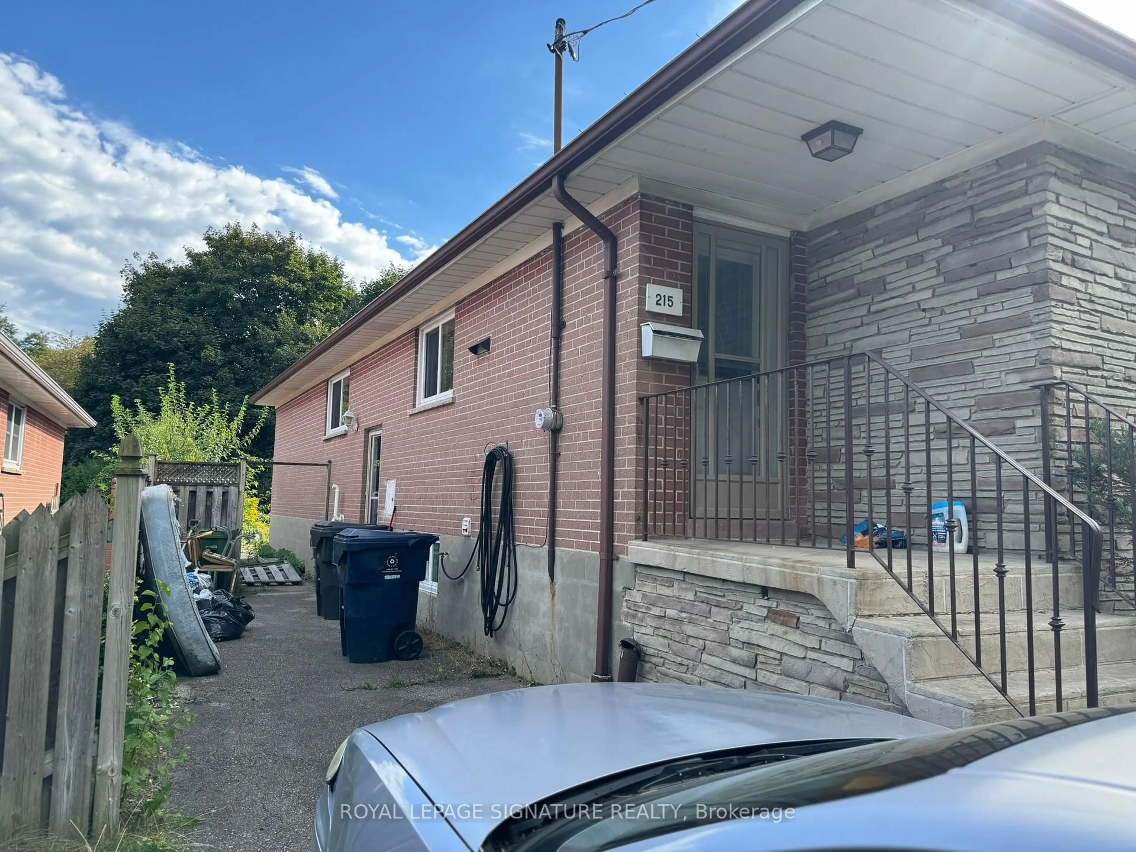 A pic from outside/outdoor area/front of a property/back of a property/a pic from drone, street for 215 Woodsworth Rd, Toronto Ontario M2L 2T5
