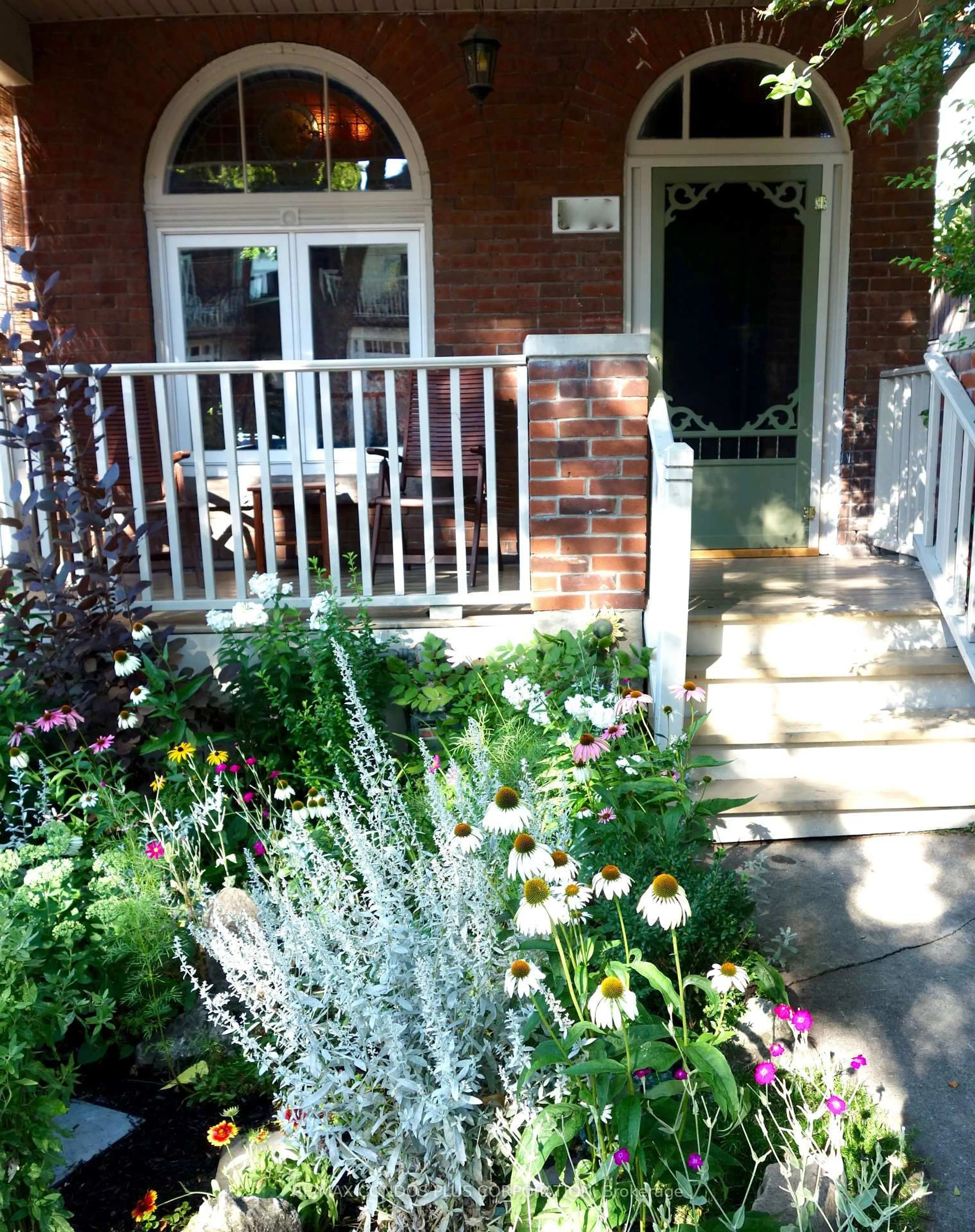 Unknown for 548 Roxton Rd, Toronto Ontario M6G 3R4