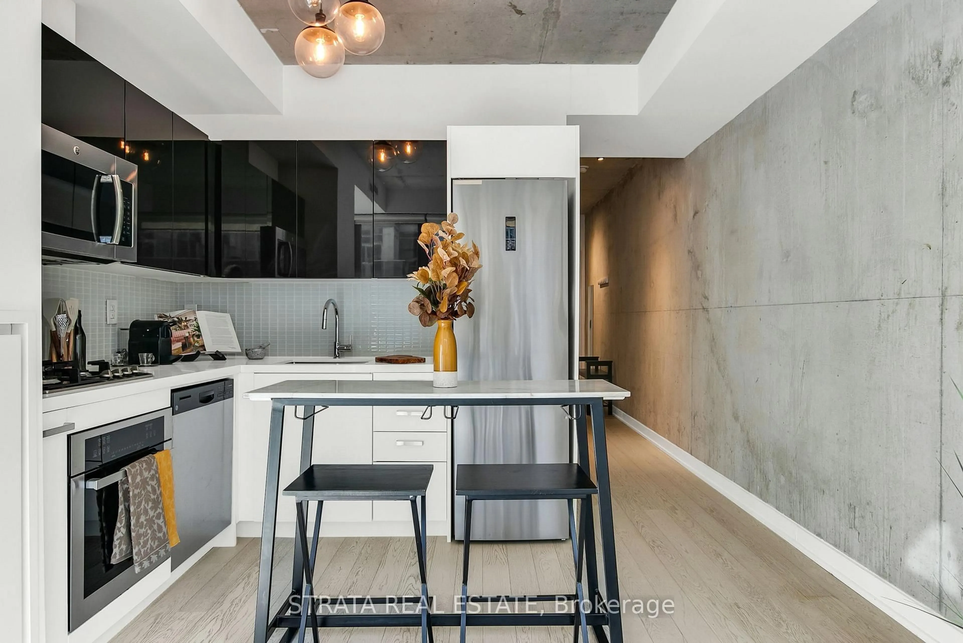 Open concept kitchen, unknown for 39 Brant St #512, Toronto Ontario M5V 2L9