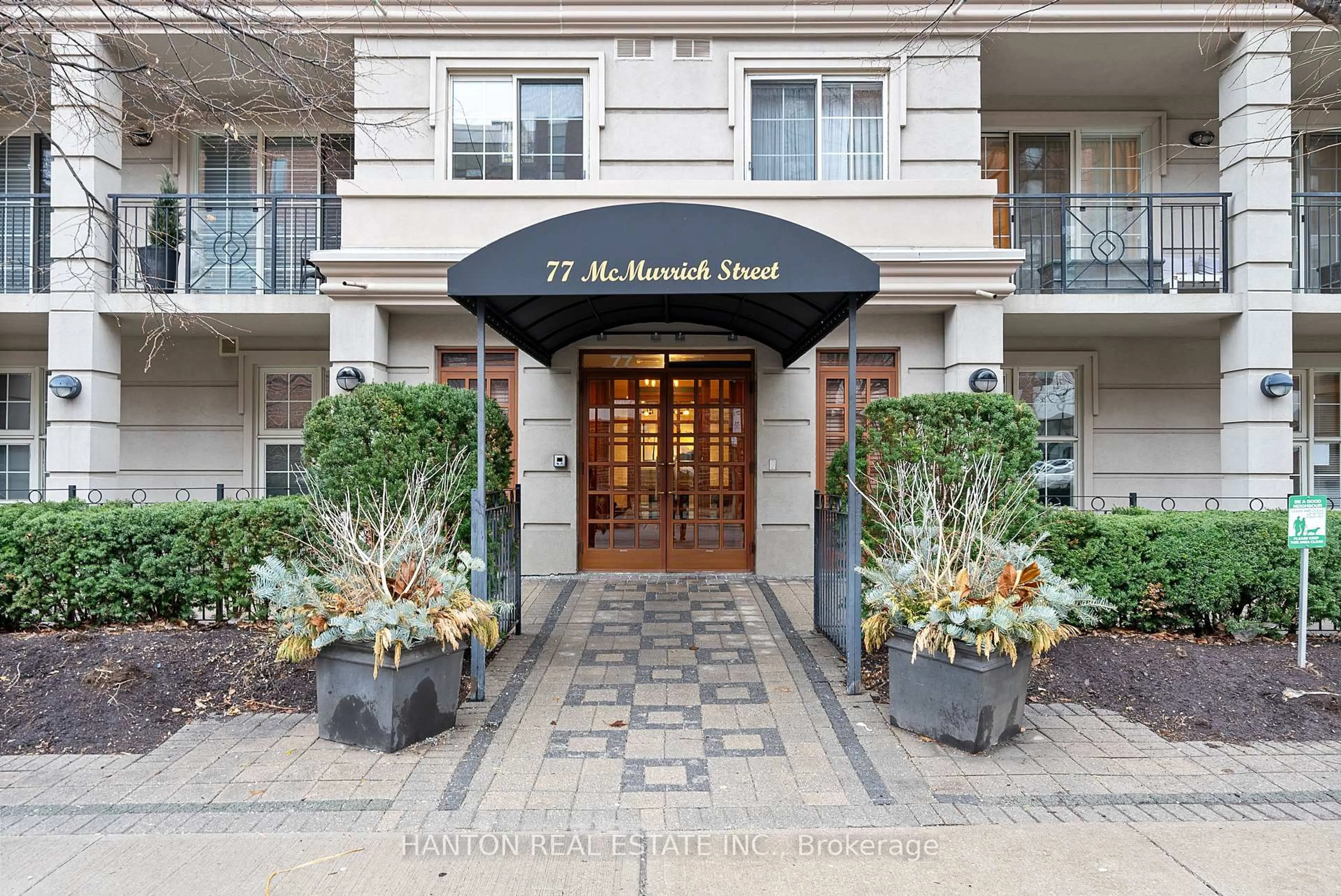 Indoor foyer for 77 Mcmurrich St #403, Toronto Ontario M5R 3V3