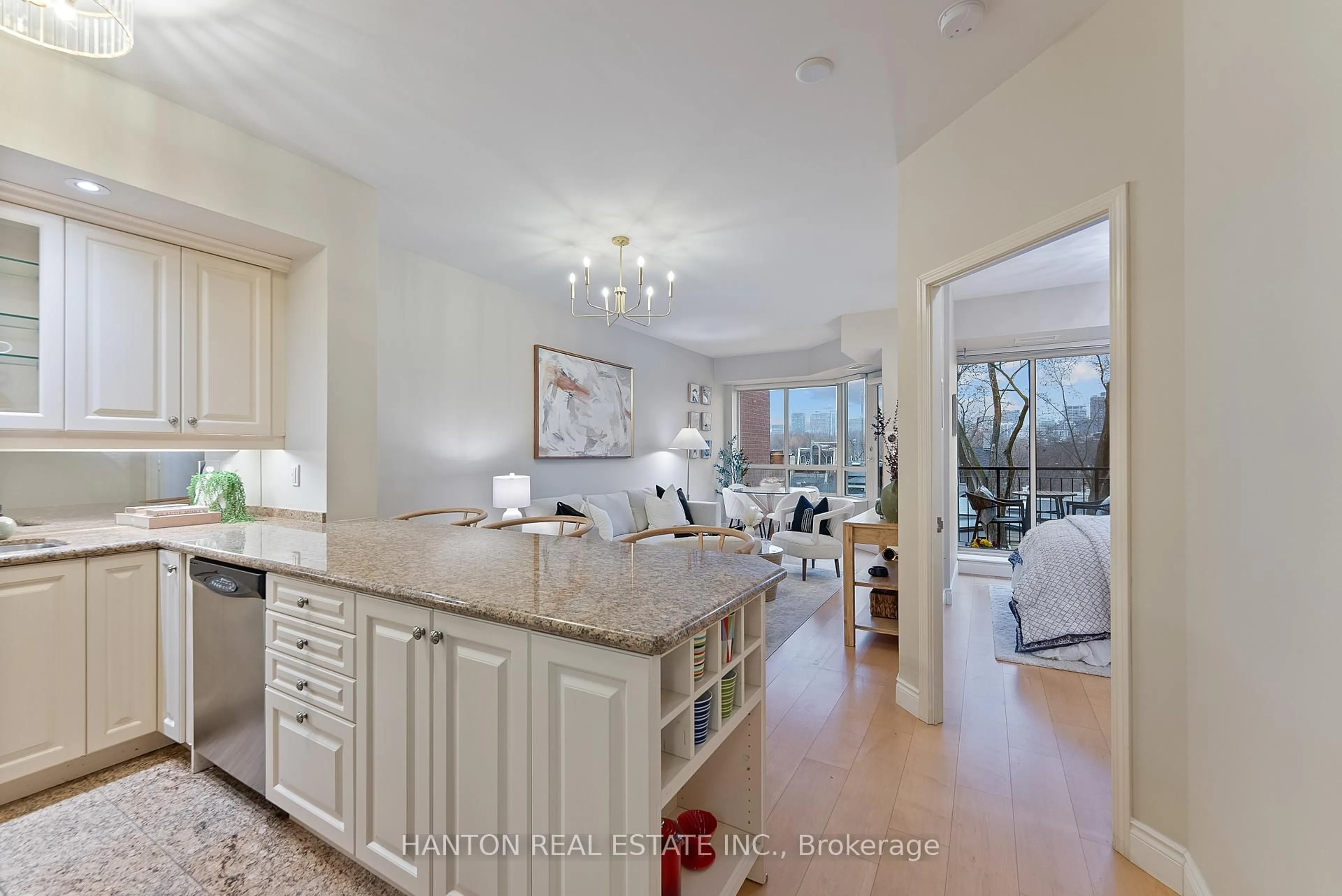 Open concept kitchen, ceramic/tile floor for 77 Mcmurrich St #403, Toronto Ontario M5R 3V3