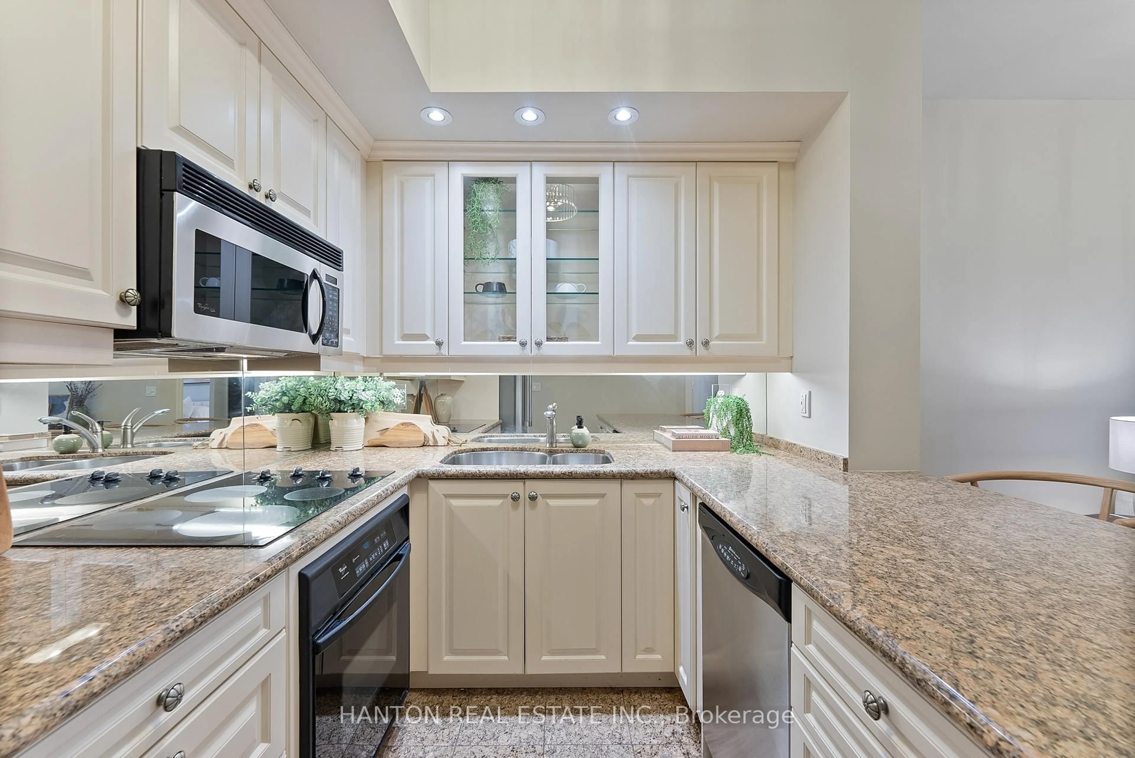 Unknown for 77 Mcmurrich St #403, Toronto Ontario M5R 3V3