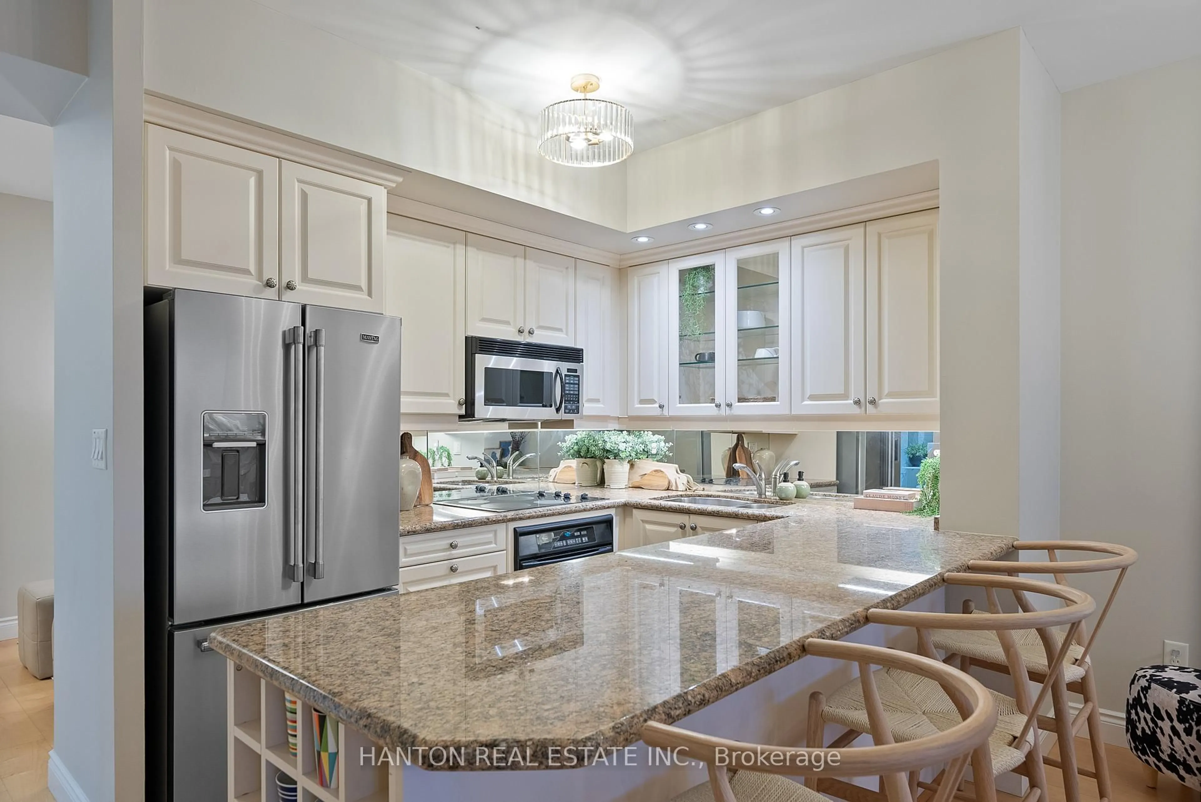 Open concept kitchen, ceramic/tile floor for 77 Mcmurrich St #403, Toronto Ontario M5R 3V3