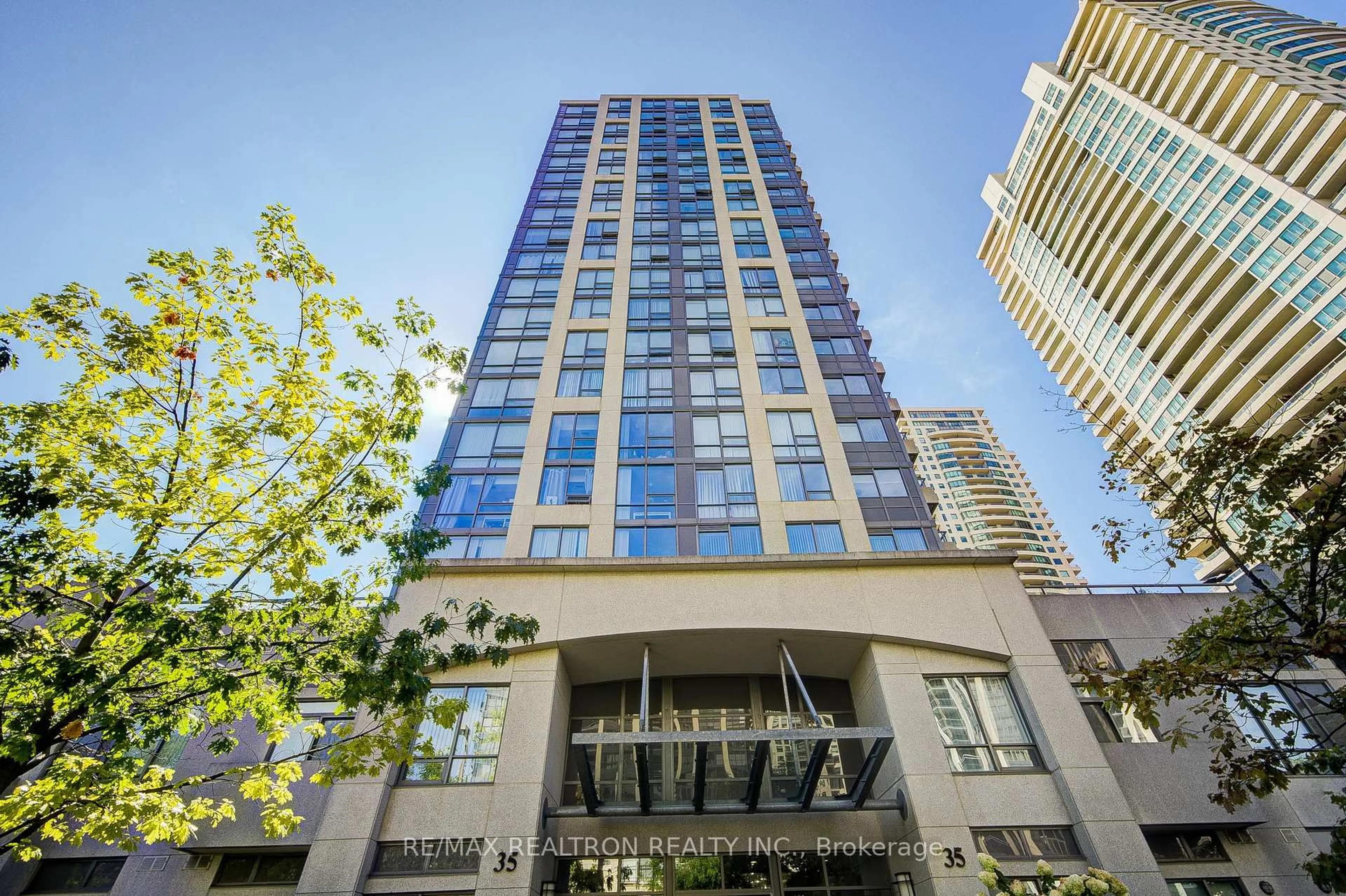 Patio, building for 35 Hollywood Ave #509, Toronto Ontario M2N 0A9