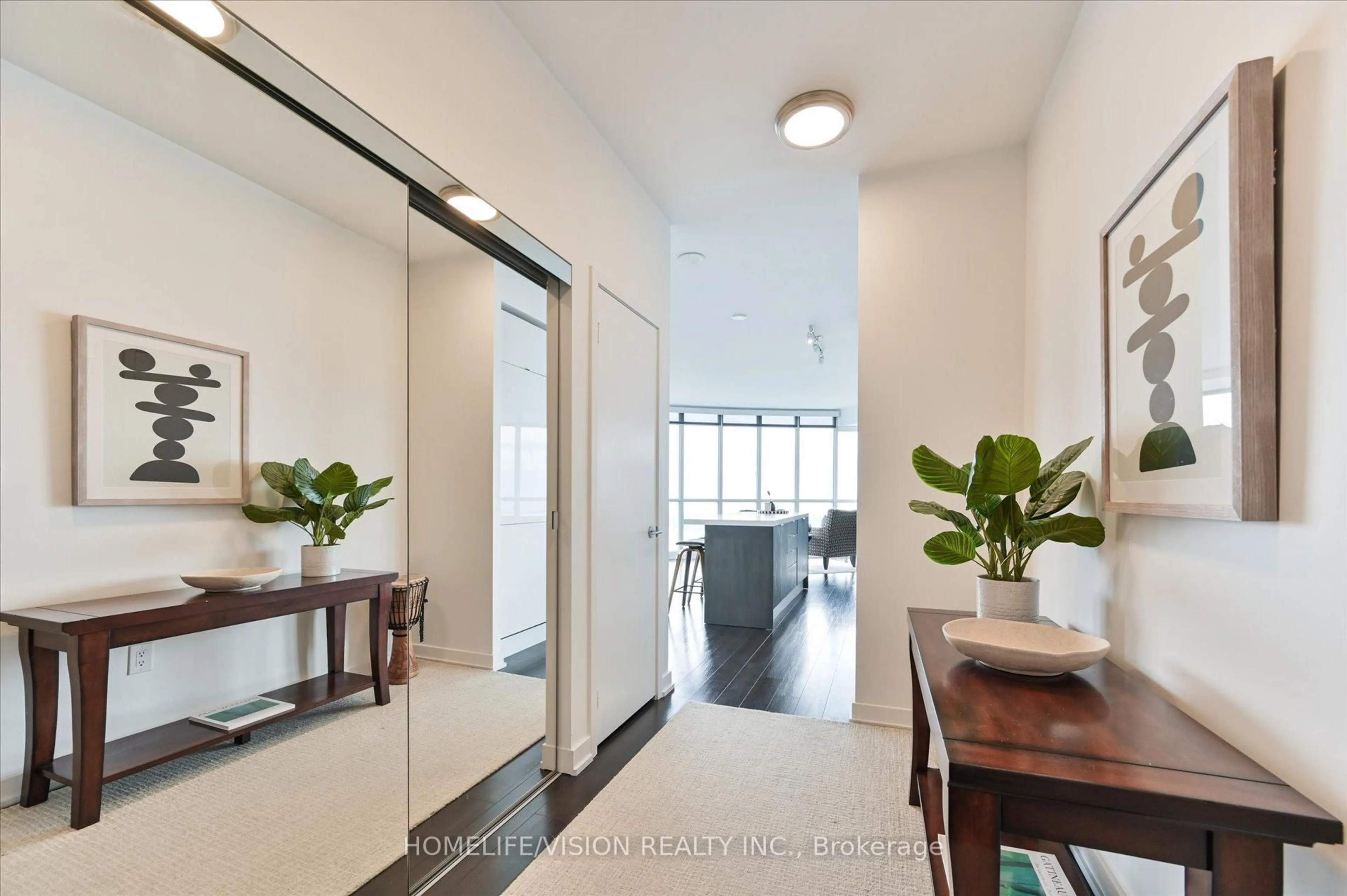 Indoor entryway for 21 Iceboat Terr #4806, Toronto Ontario M5V 4A9