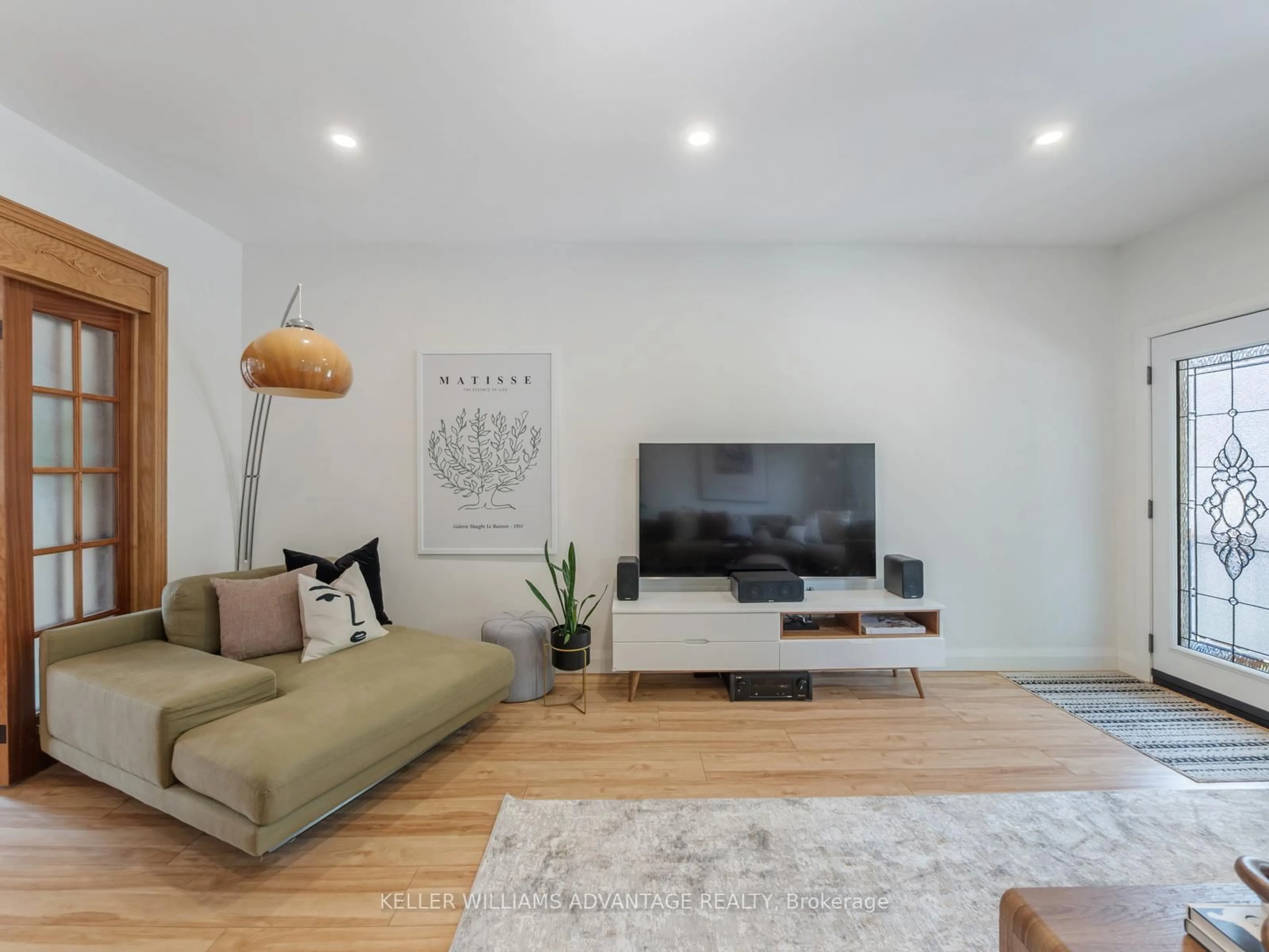 Living room with furniture, unknown for 441 Brock Ave, Toronto Ontario M6H 3N7