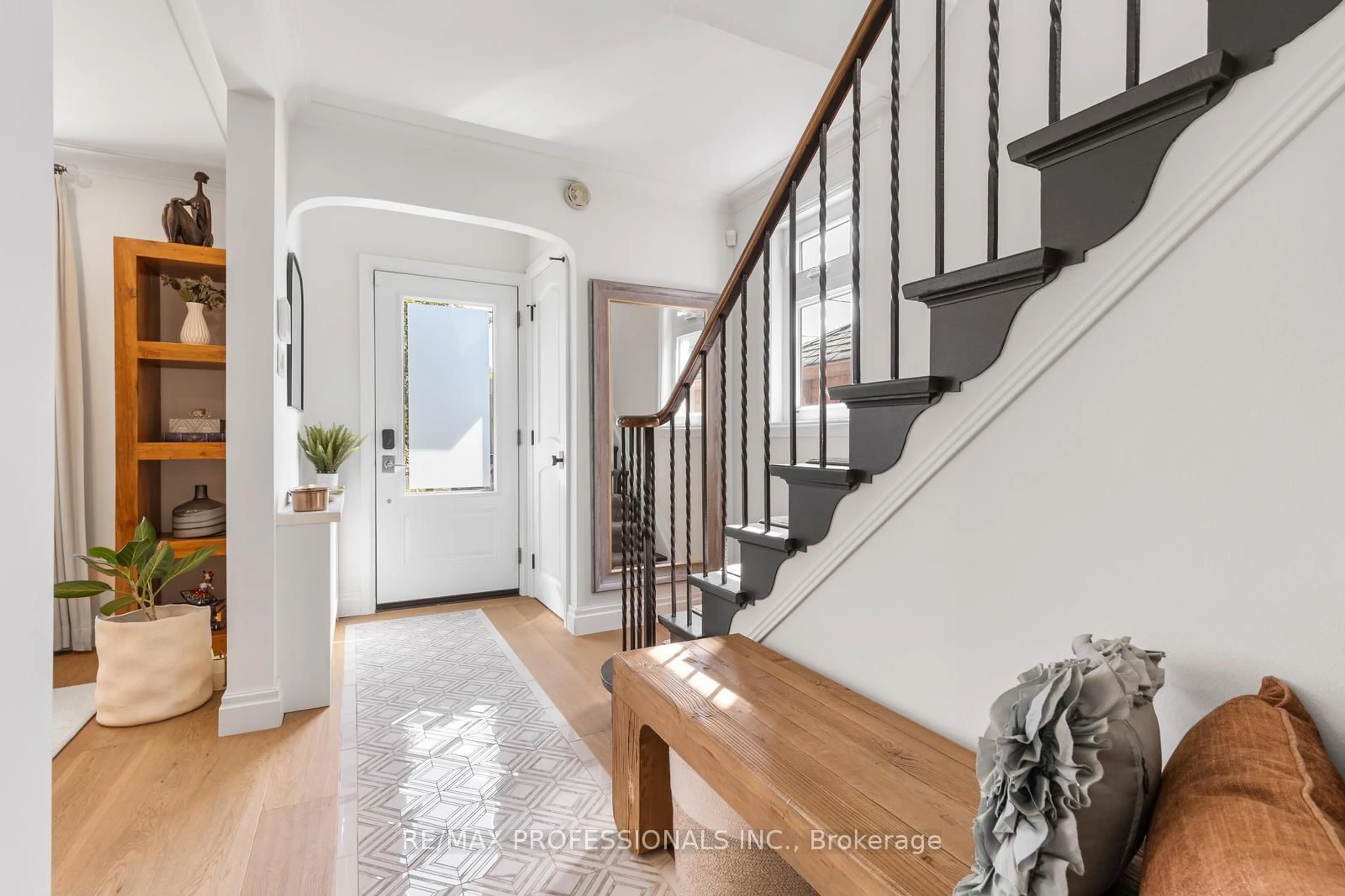 Indoor entryway for 278 Rumsey Rd, Toronto Ontario M4G 1R2
