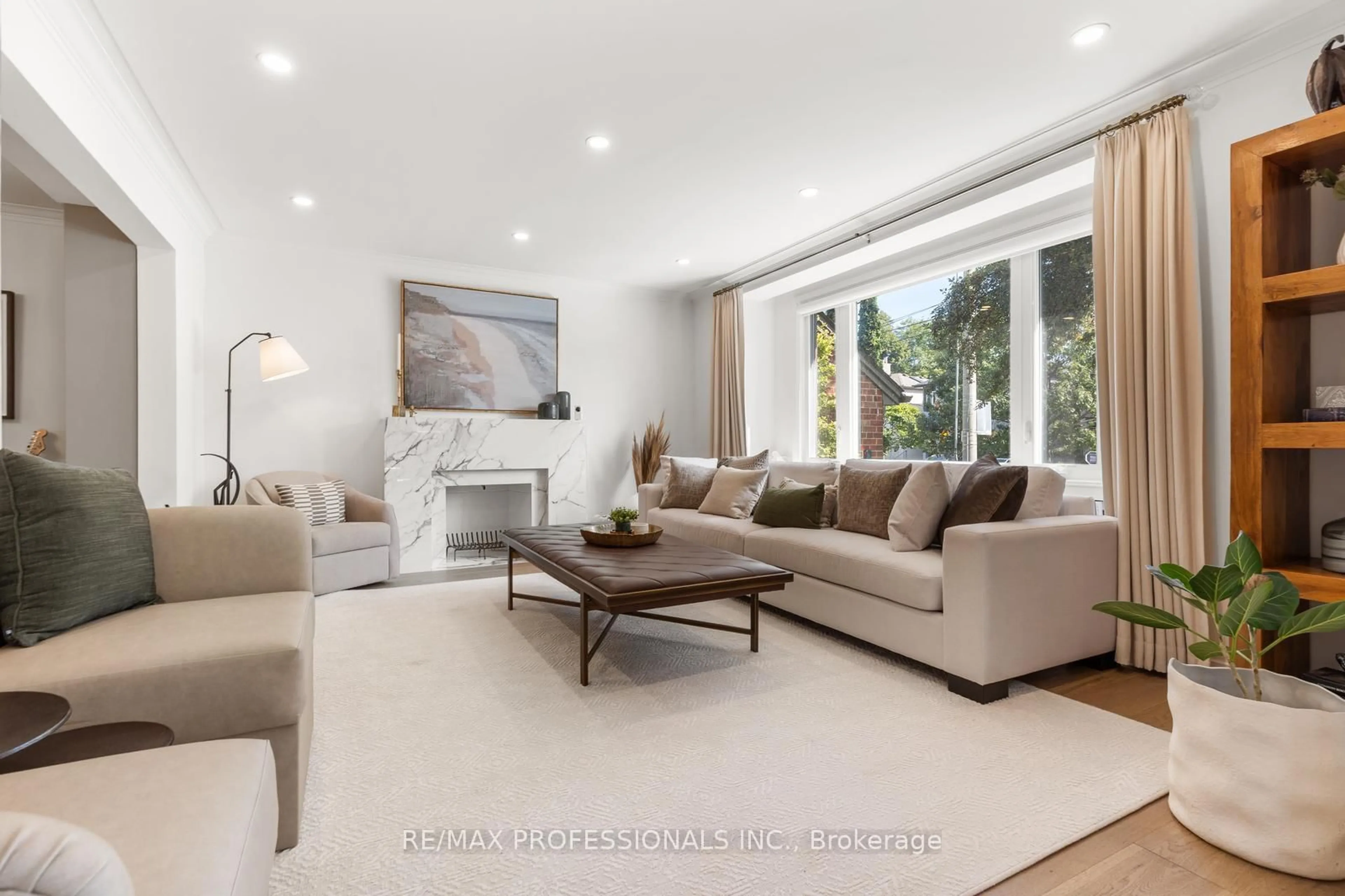 Living room with furniture, unknown for 278 Rumsey Rd, Toronto Ontario M4G 1R2