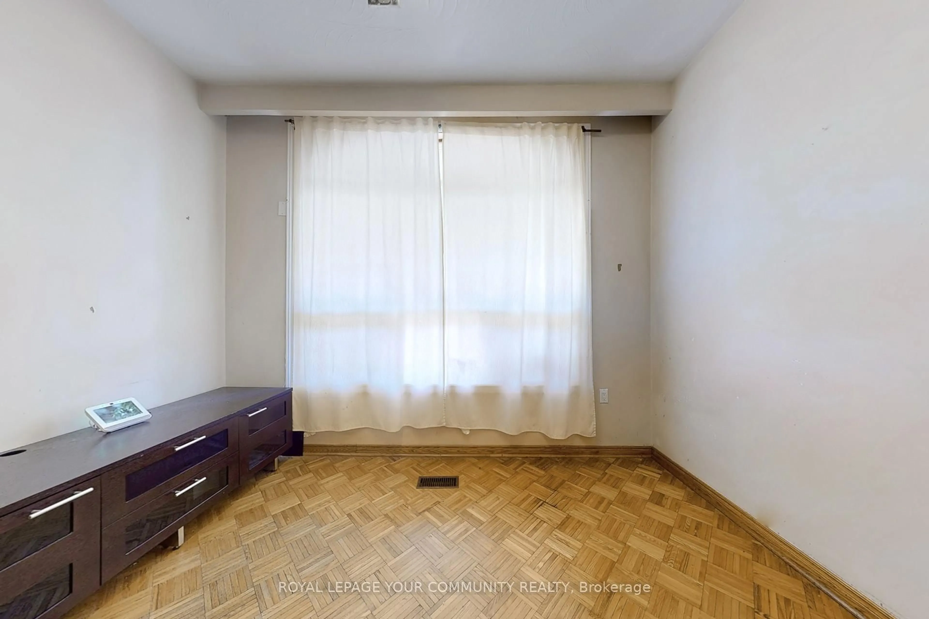 A pic of a room for 134 Brunswick Ave, Toronto Ontario M5S 2M2