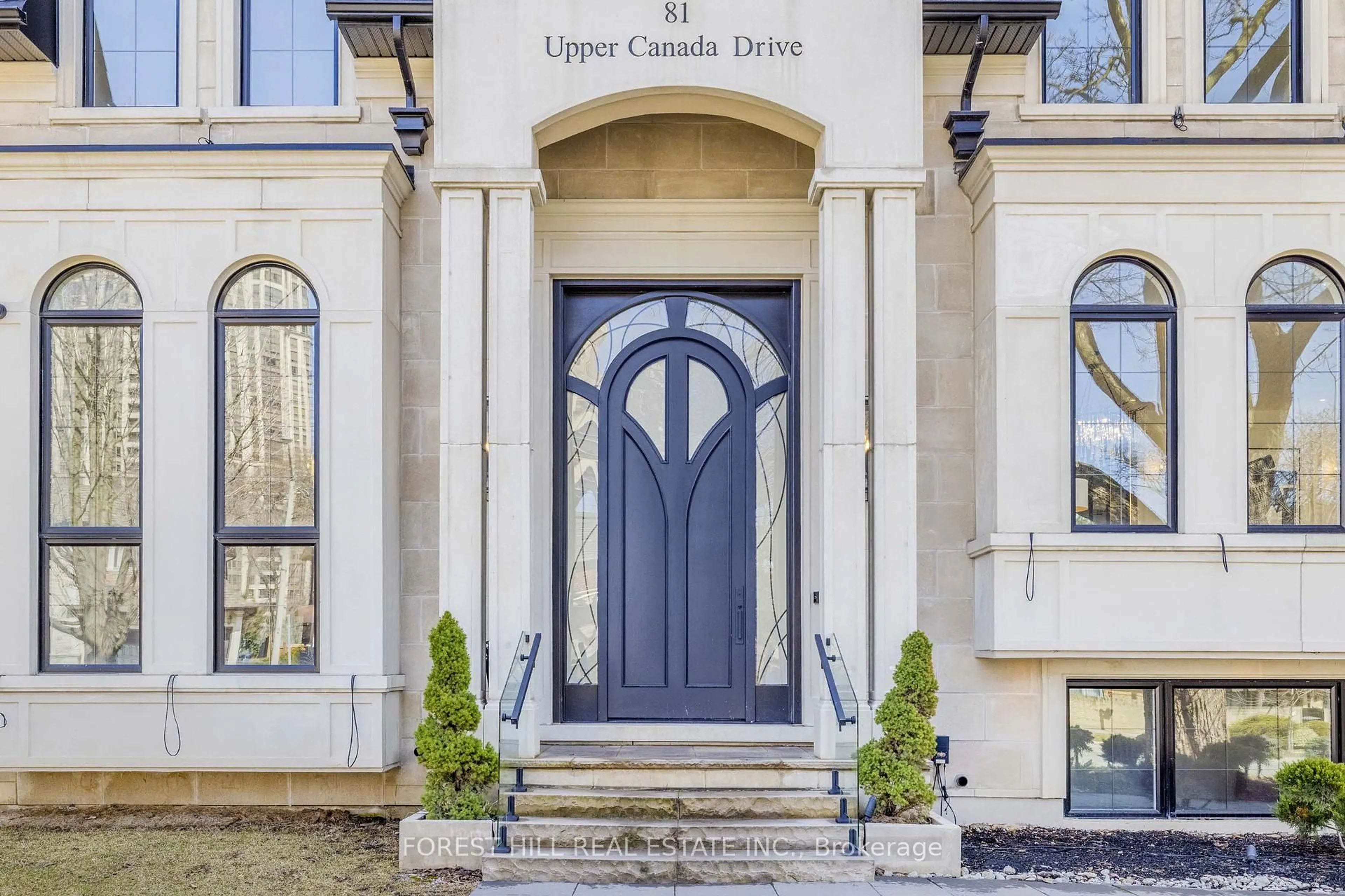 Indoor entryway for 81 Upper Canada Dr, Toronto Ontario M2P 1S6
