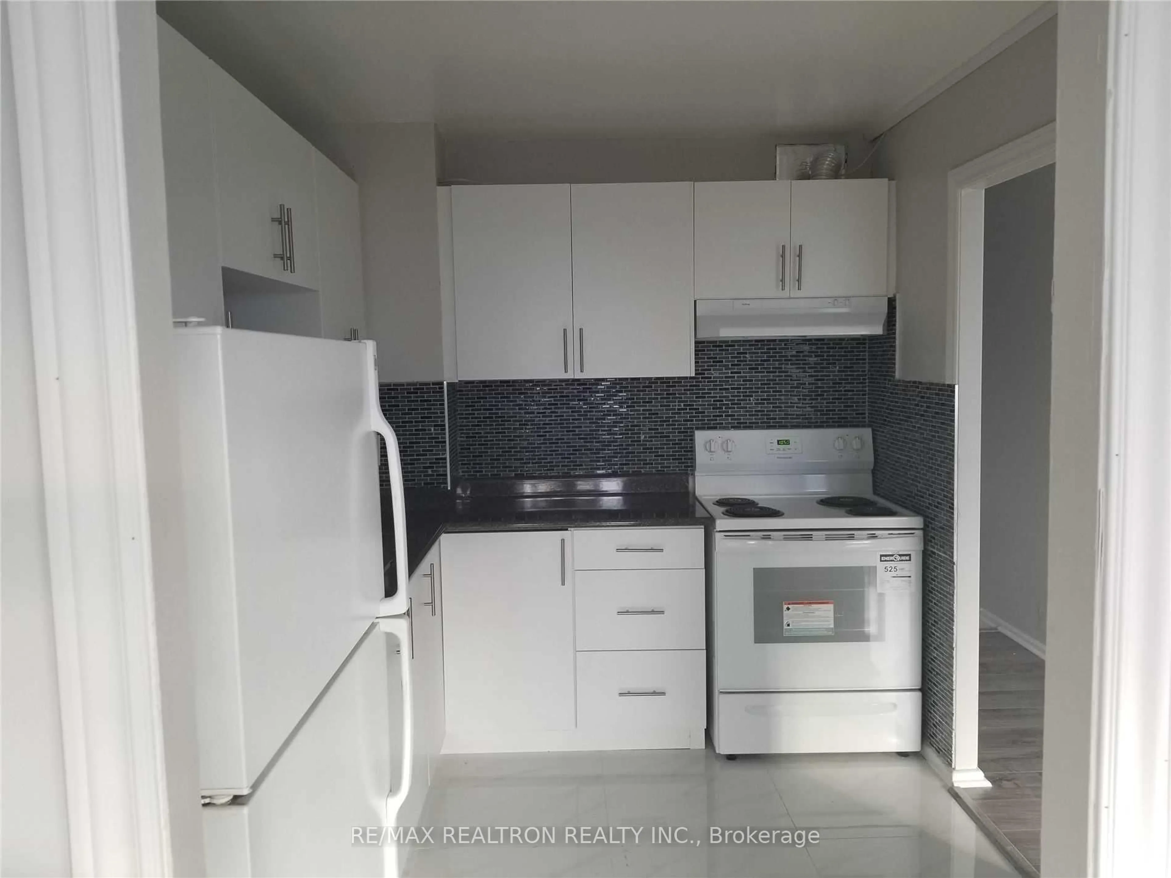 Standard kitchen, unknown for 715 Don Mills Rd #1607, Toronto Ontario M3C 1S5