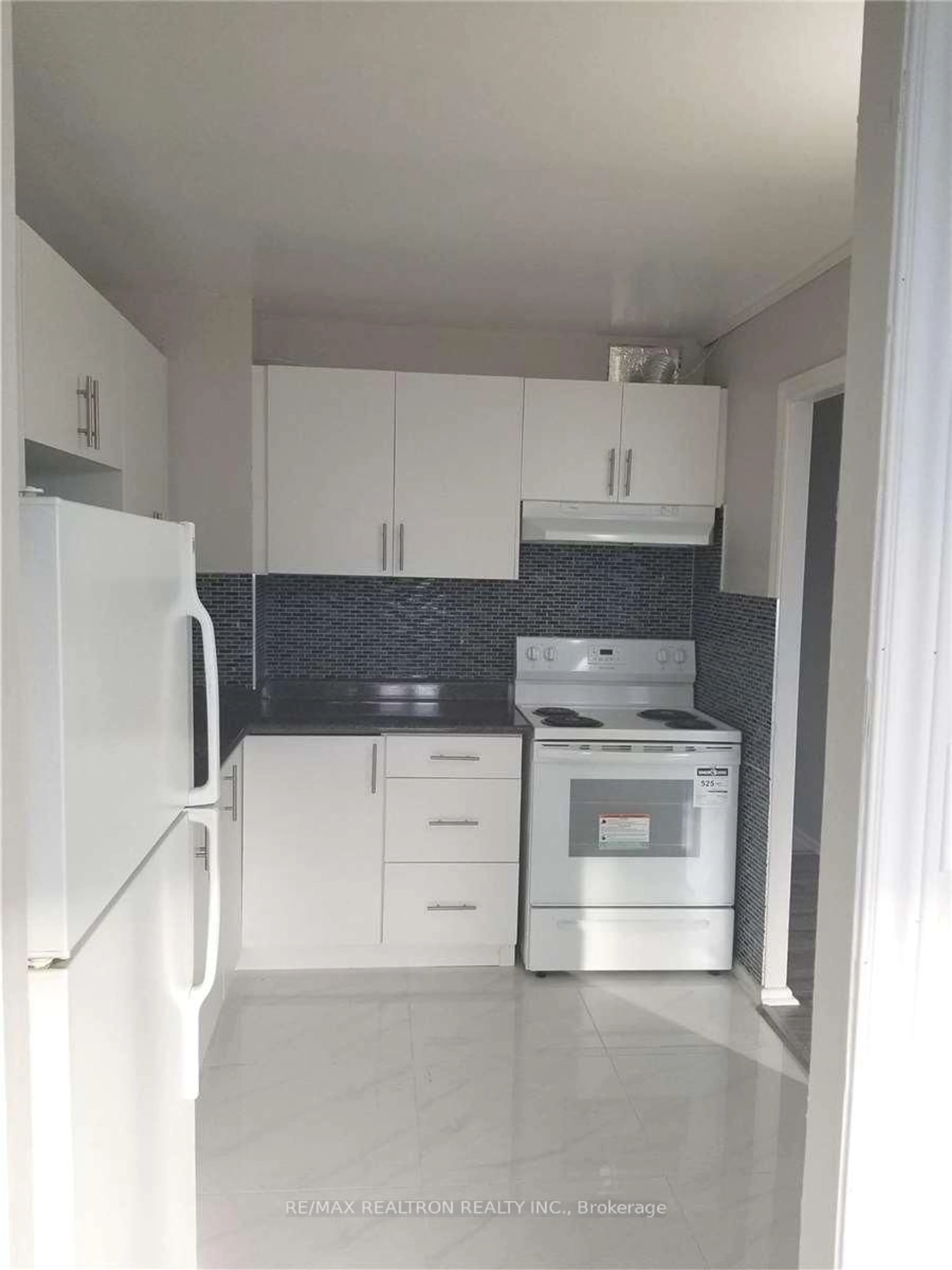 Standard kitchen, unknown for 715 Don Mills Rd #1607, Toronto Ontario M3C 1S5