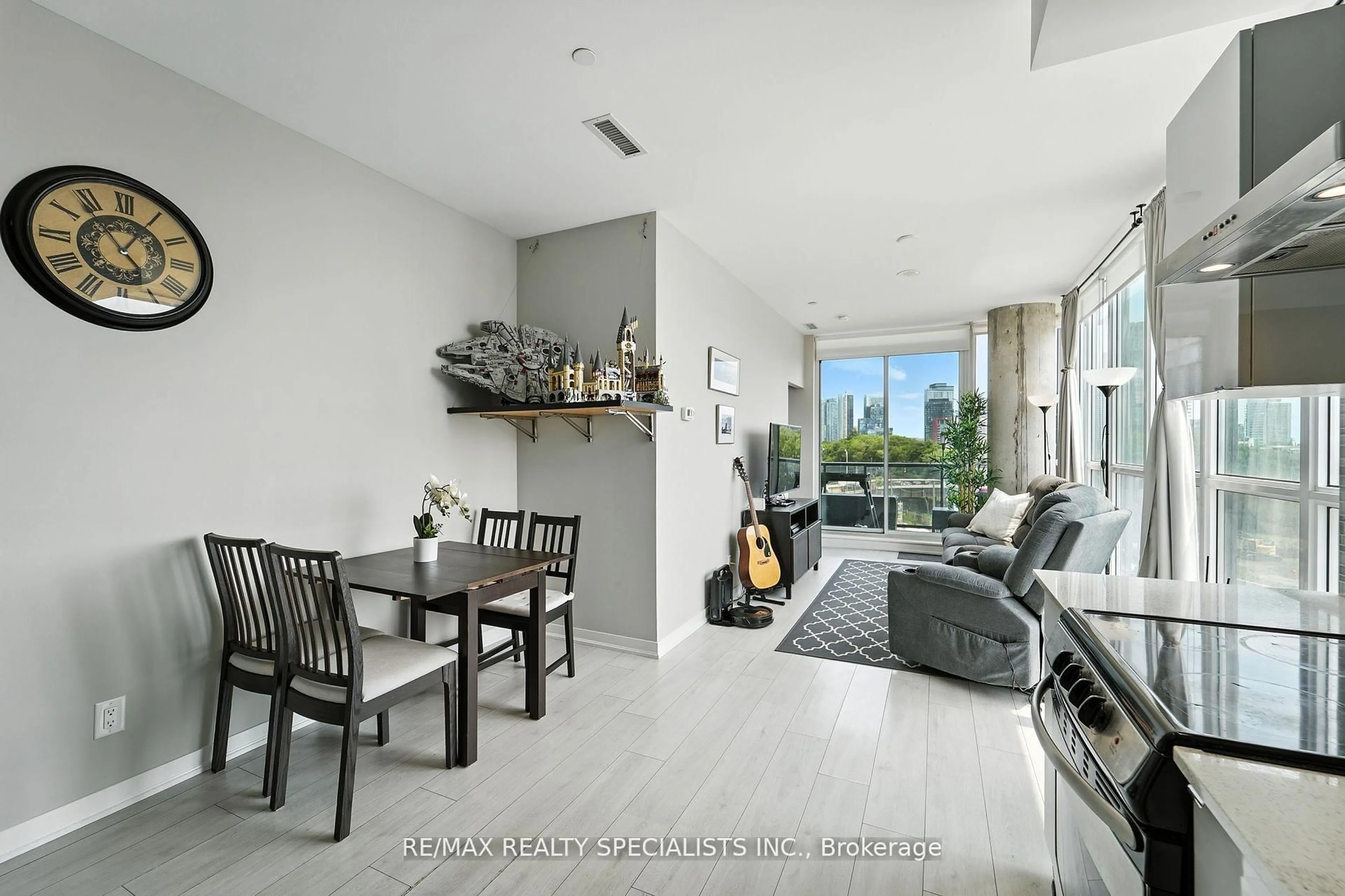 Open concept kitchen, ceramic/tile floor for 51 East Liberty St #401, Toronto Ontario M6K 3P8
