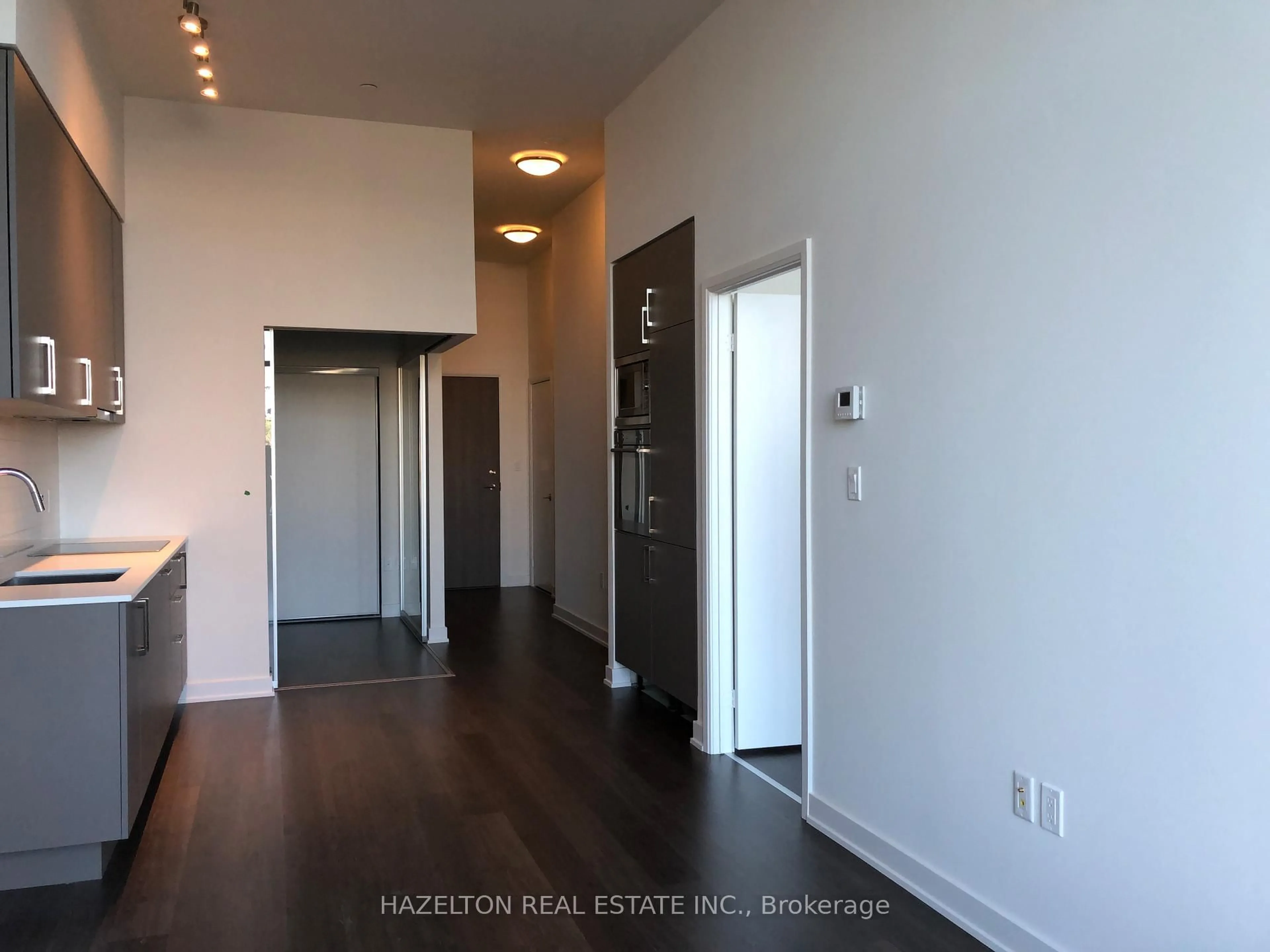 Indoor foyer for 27 Bathurst St #212W, Toronto Ontario M5V 2P1