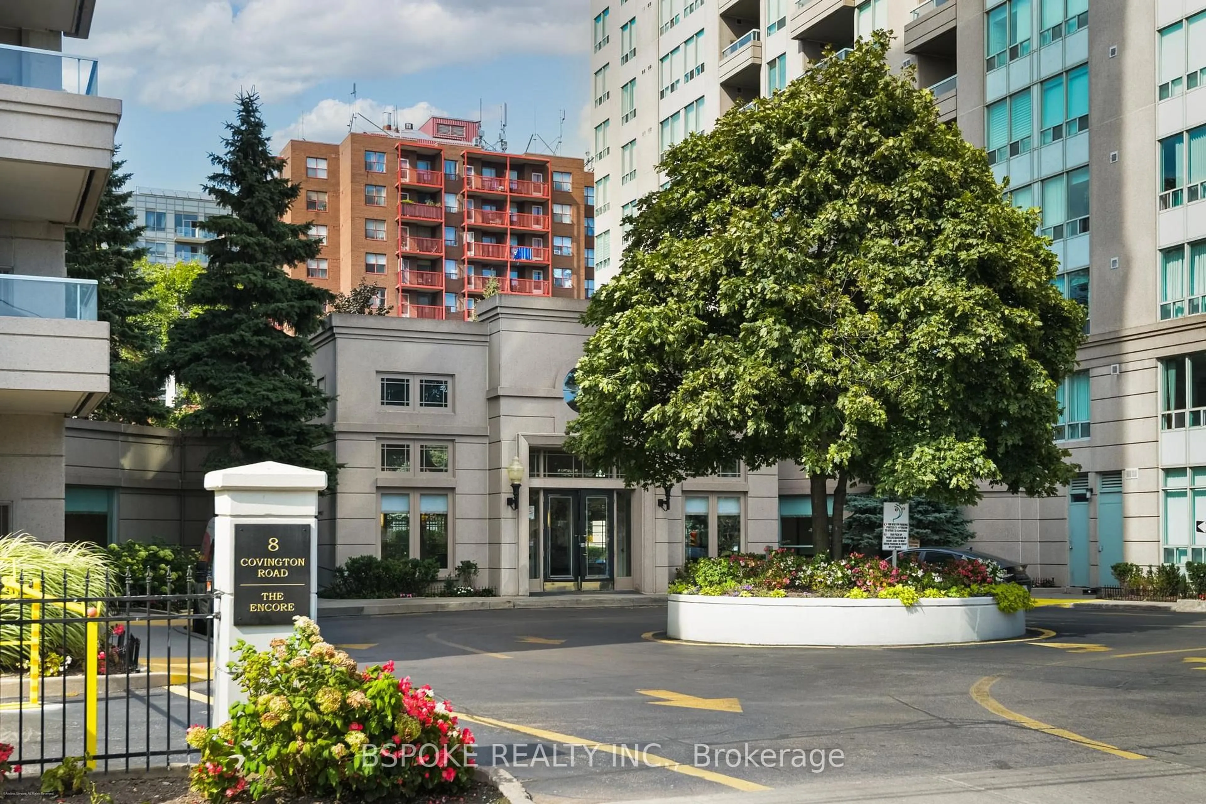 Indoor foyer for 8 Covington Rd #1412, Toronto Ontario M6A 3E5