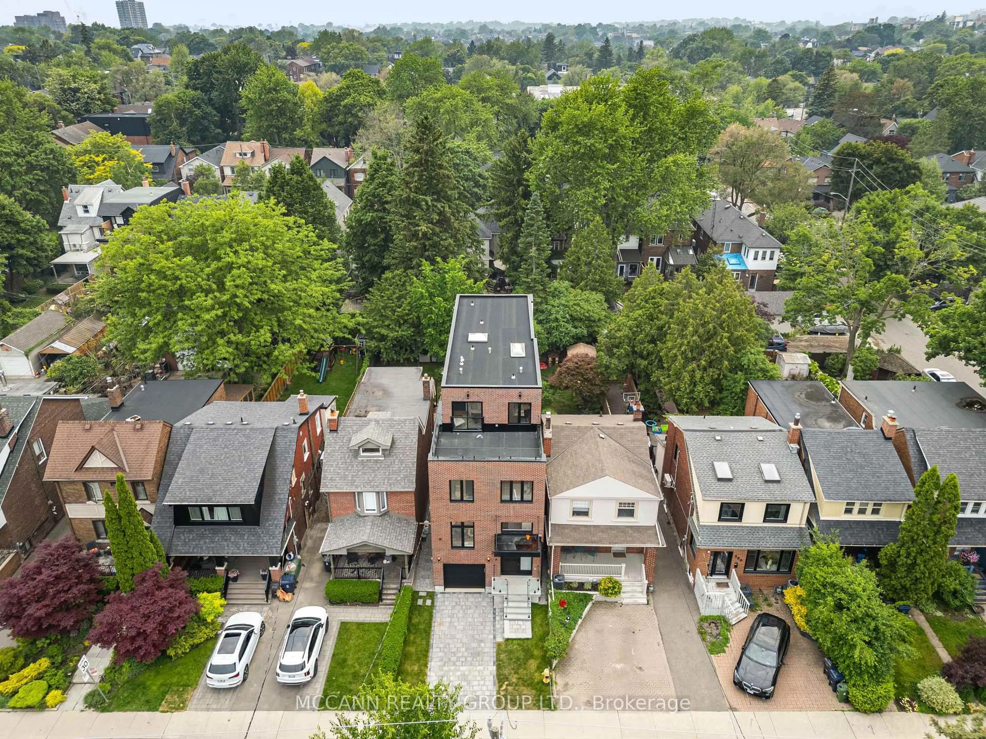 A pic from outside/outdoor area/front of a property/back of a property/a pic from drone, street for 276 Wychwood Ave, Toronto Ontario M6C 2T7