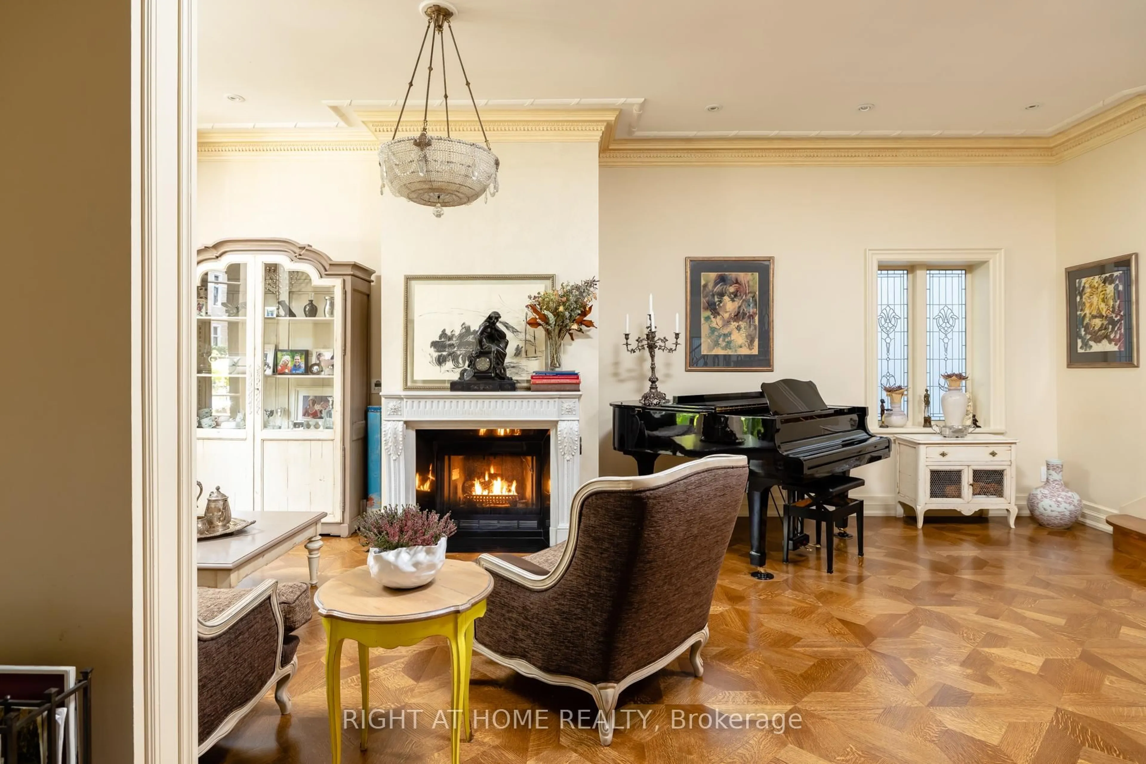 Living room with furniture, unknown for 51 Hazelton Ave, Toronto Ontario M5R 2E3