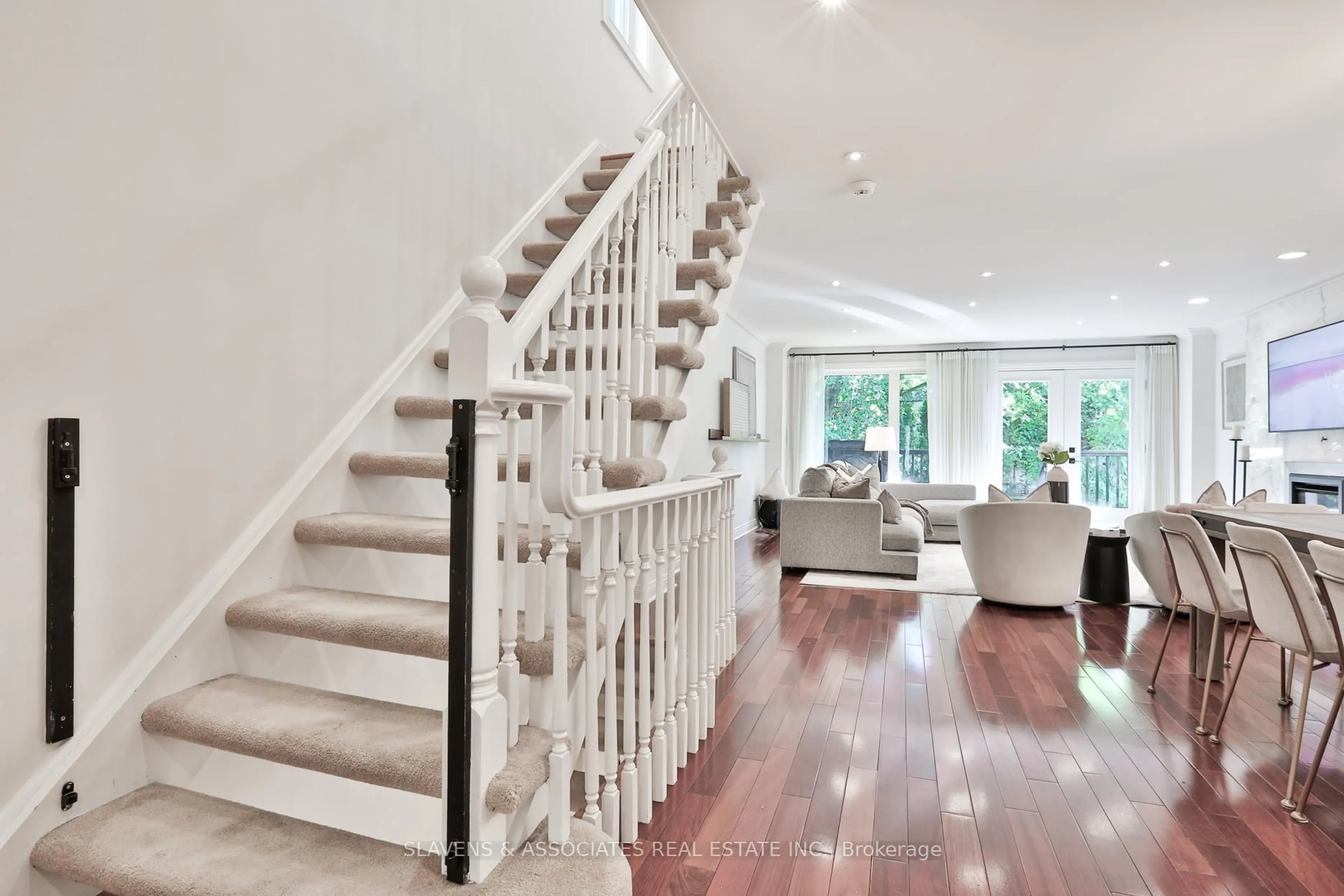 Stairs for 1021 Spadina Rd, Toronto Ontario M5N 2M7