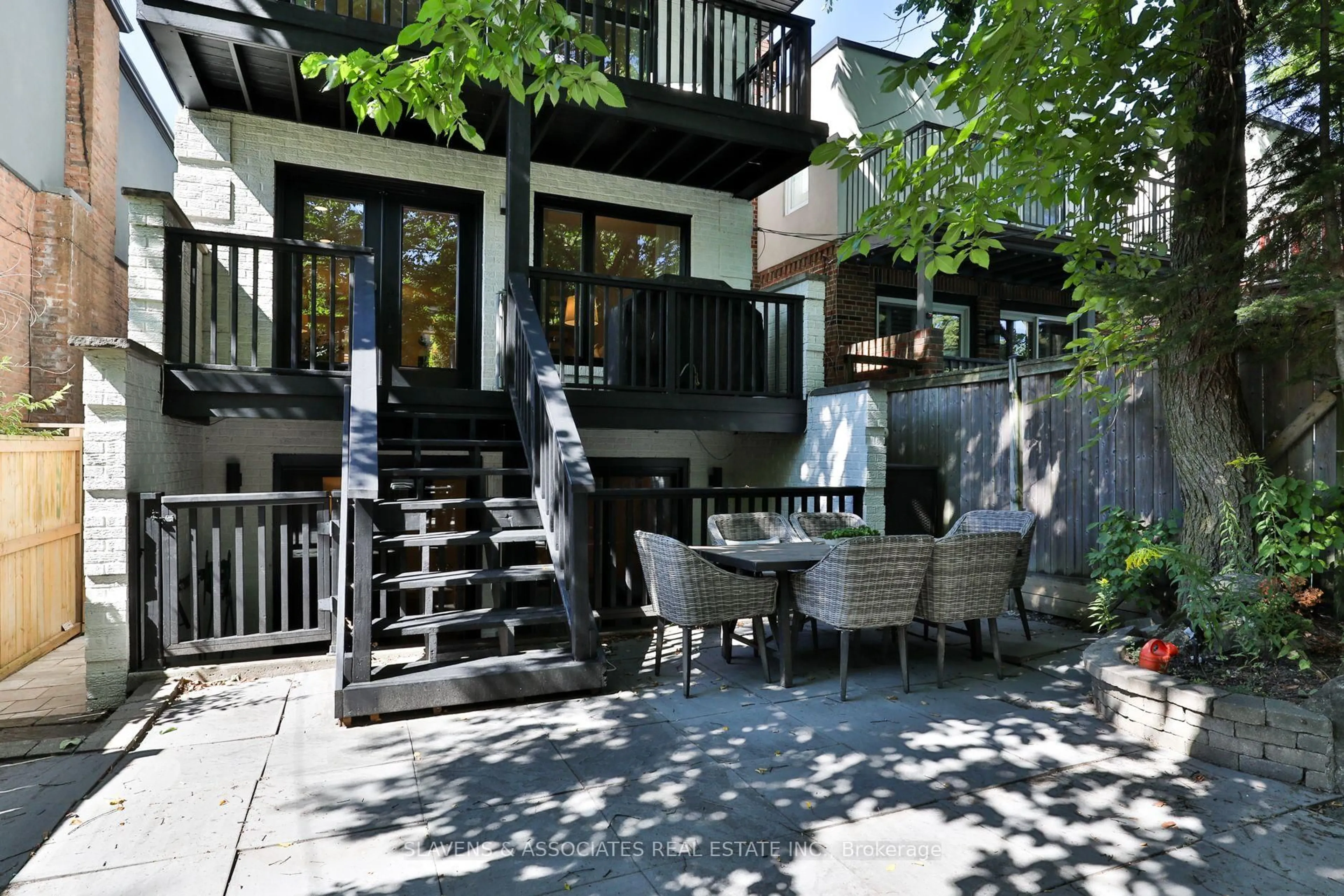 Patio, street for 1021 Spadina Rd, Toronto Ontario M5N 2M7