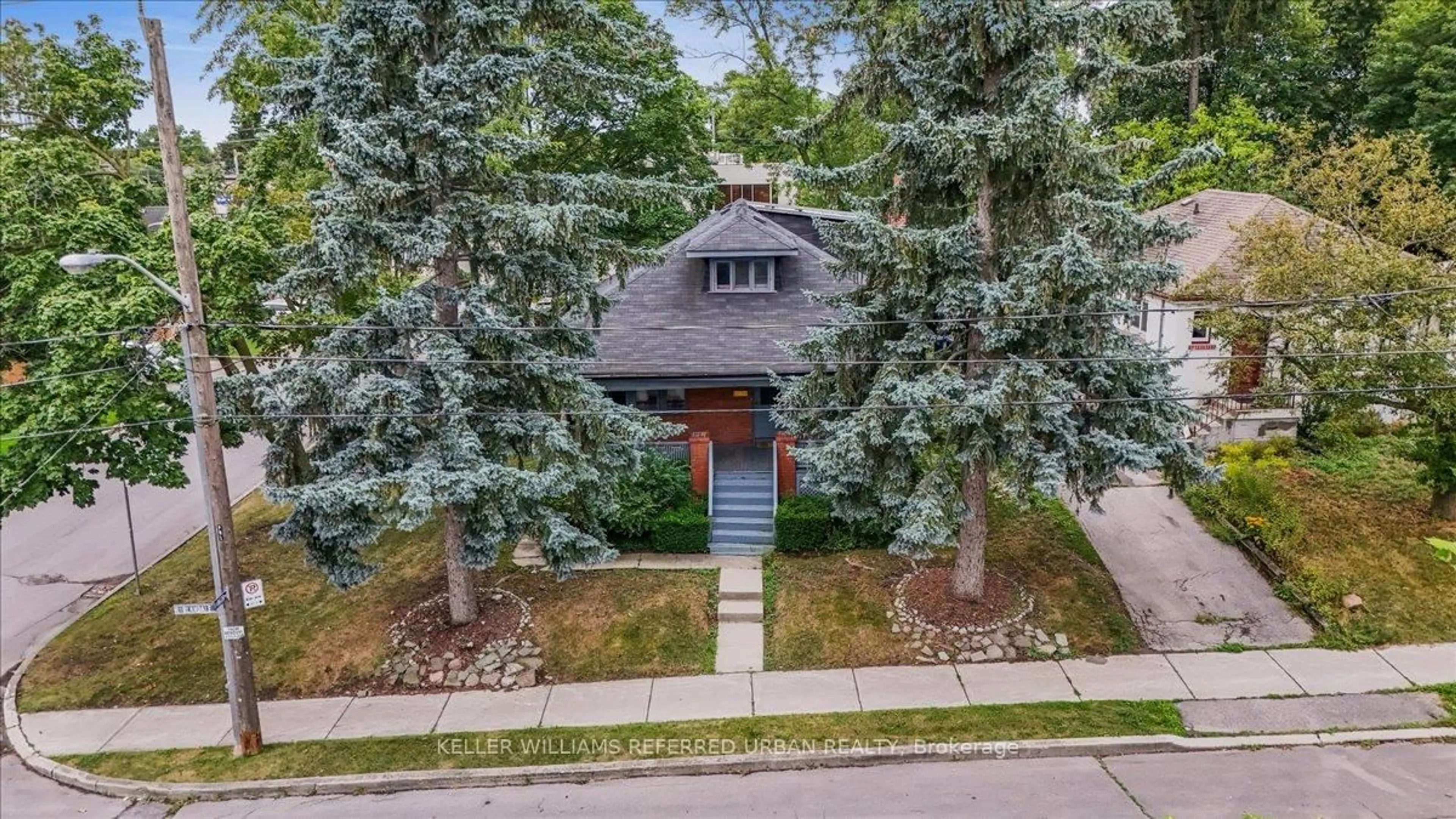 A pic from outside/outdoor area/front of a property/back of a property/a pic from drone, street for 91 Harlandale Ave, Toronto Ontario M2N 1P2