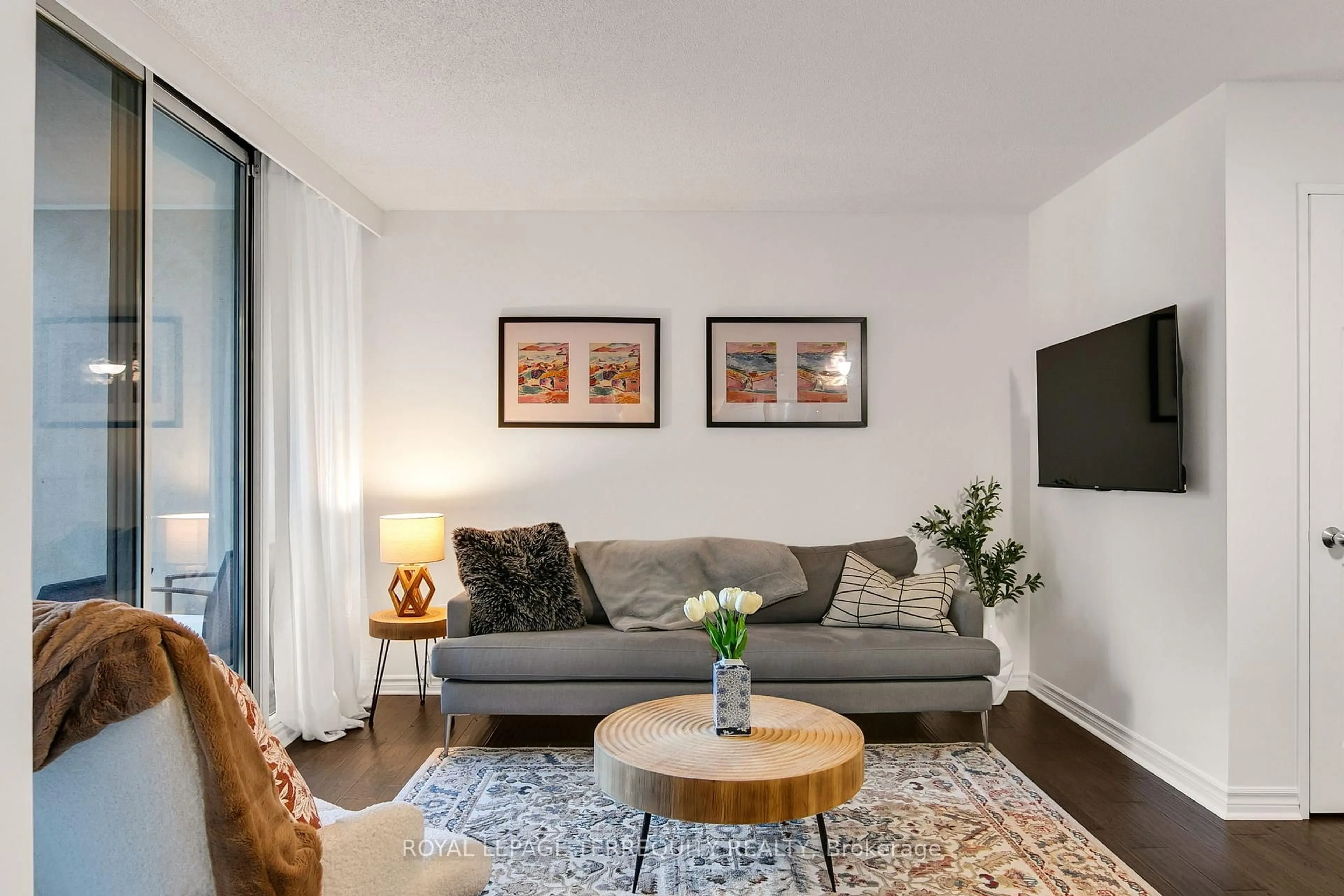Living room with furniture, unknown for 253 Merton St #501, Toronto Ontario M4S 3H2