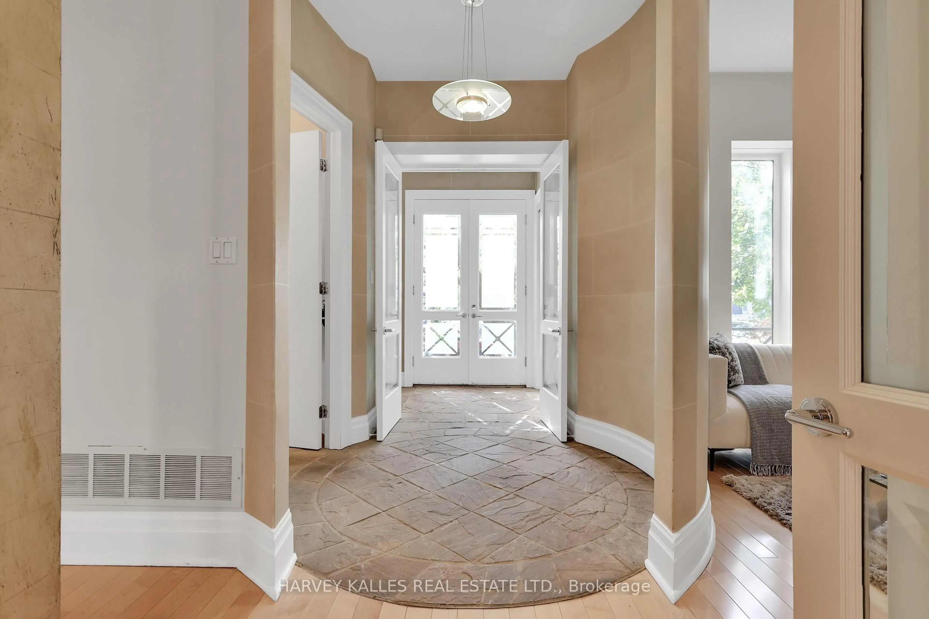 Indoor entryway for 99 Bideford Ave, Toronto Ontario M3H 1K5